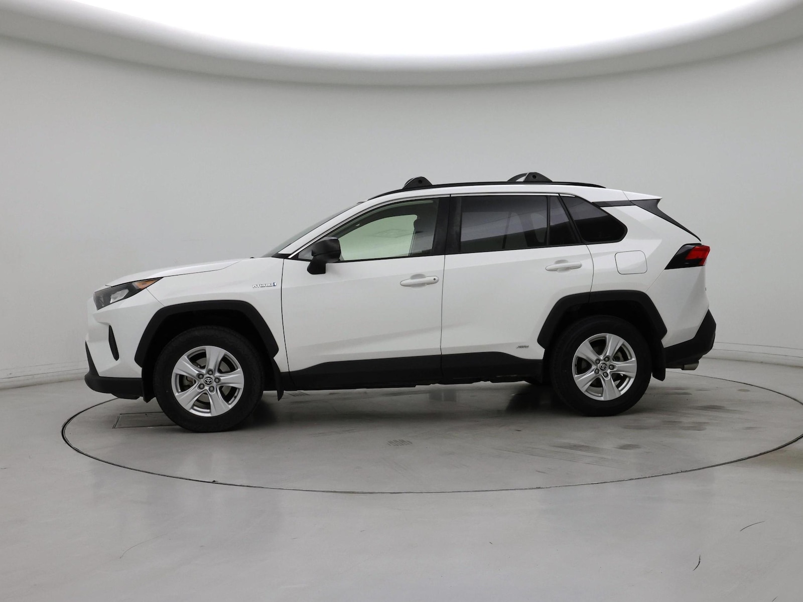 2021 Toyota RAV4 LE - Photo 4