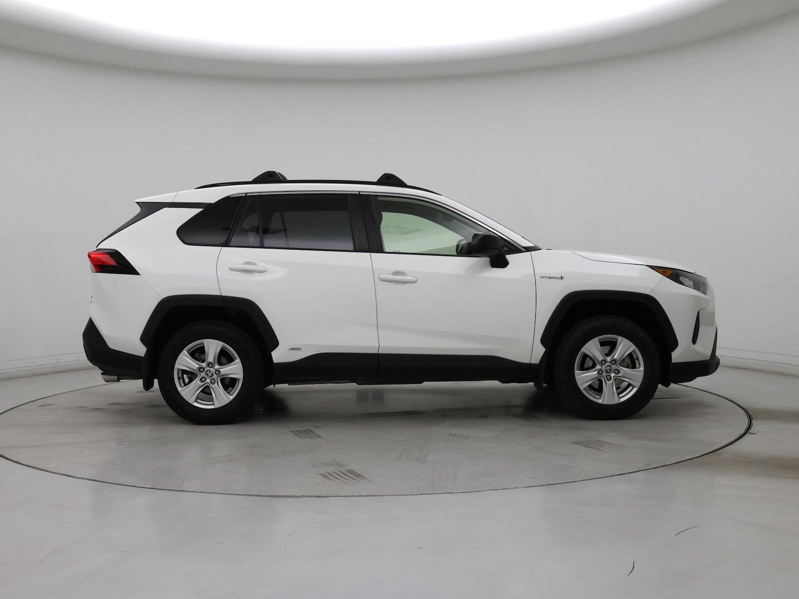 2021 Toyota RAV4 LE - Photo 8