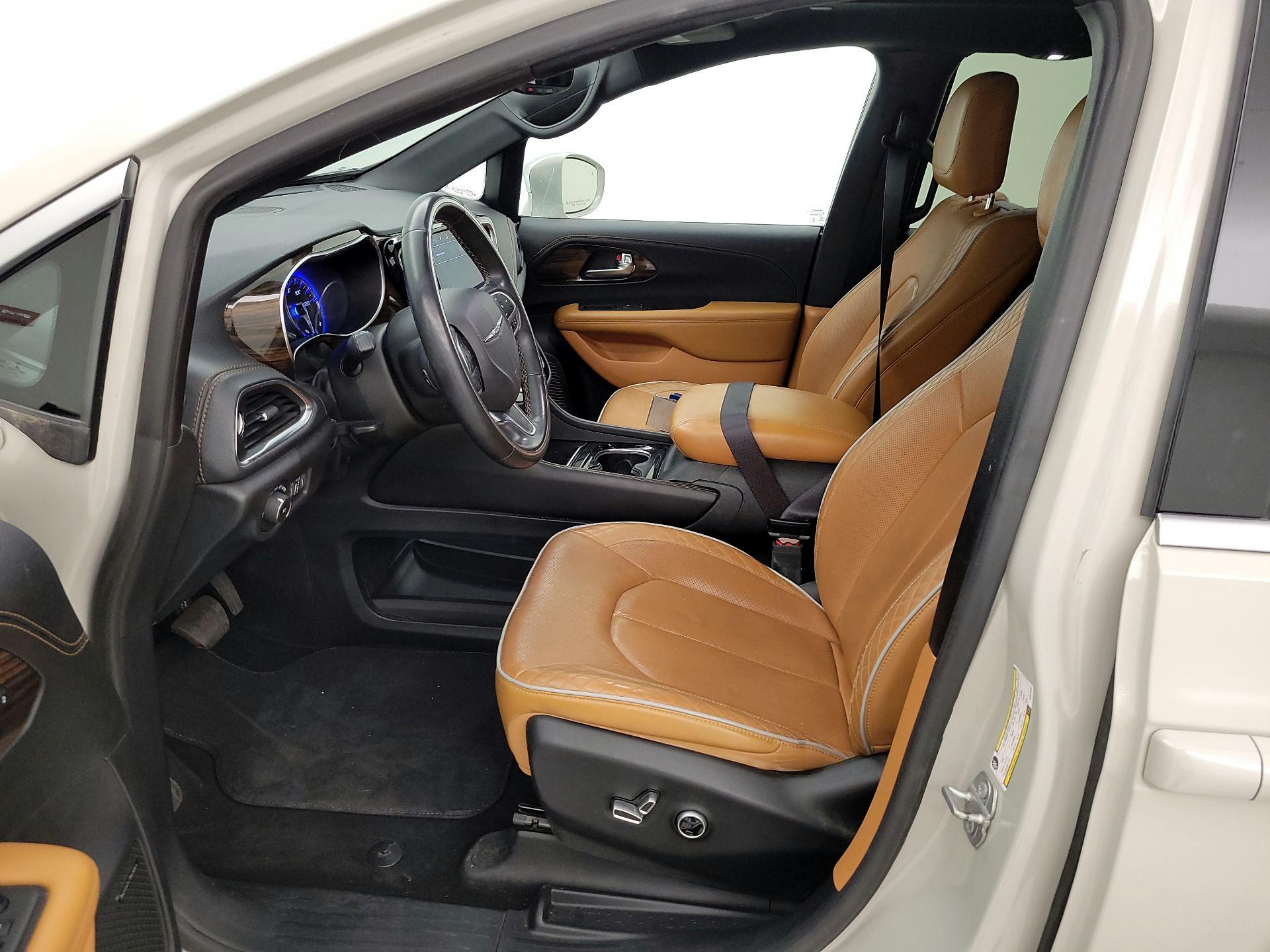 Thumbnail: 2021 Chrysler Pacifica - 11