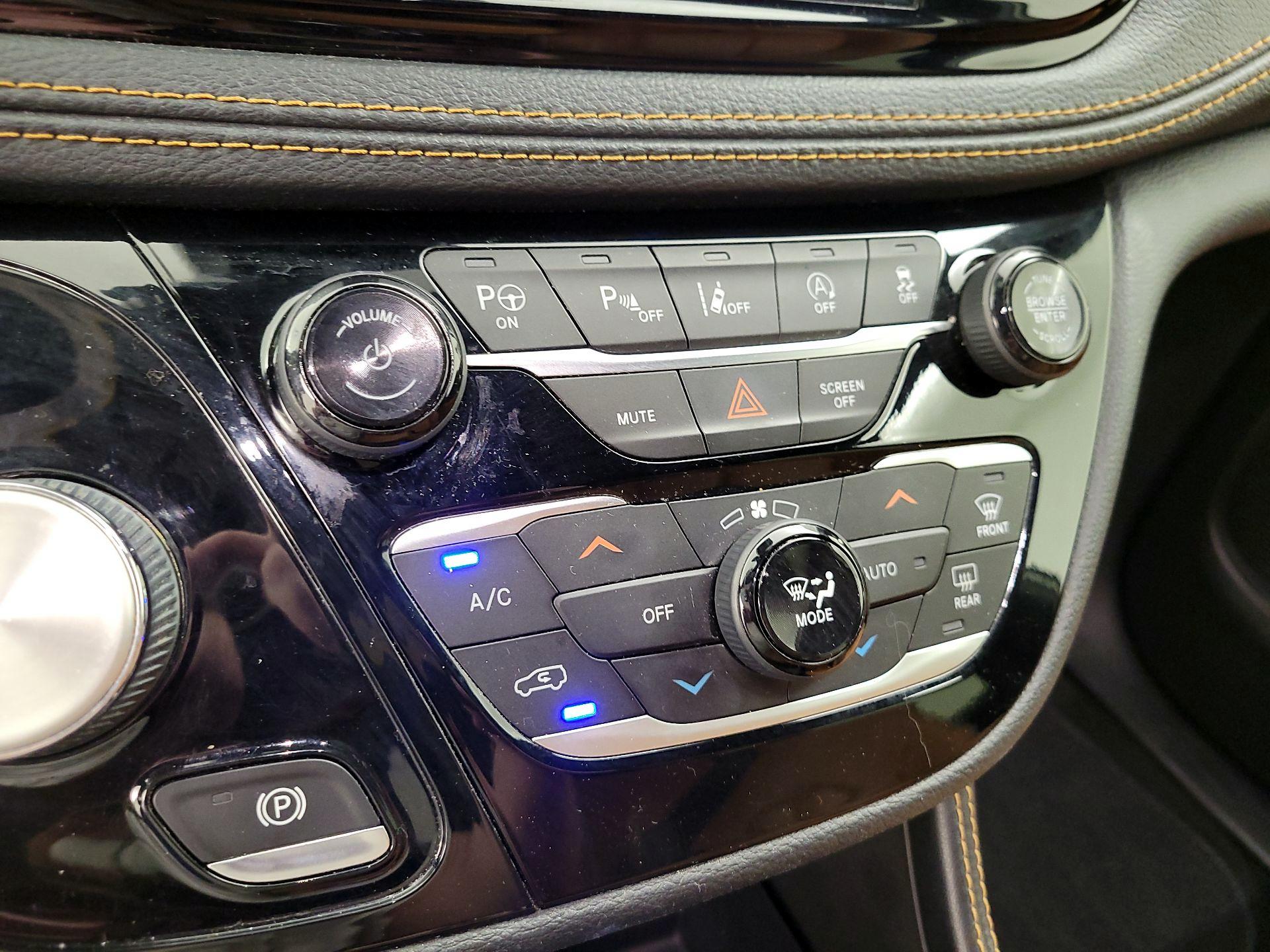 Thumbnail: 2021 Chrysler Pacifica - 14