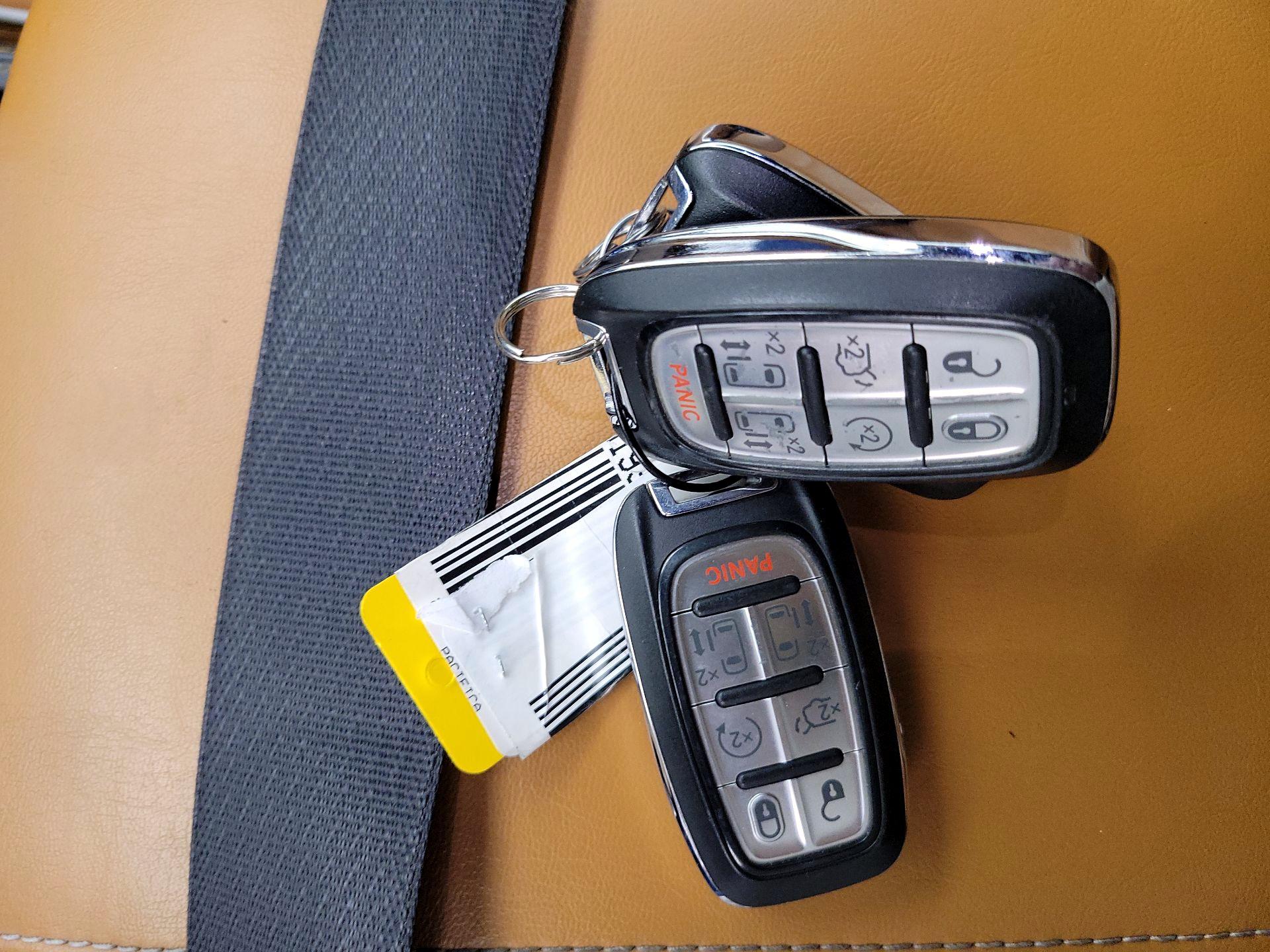 Thumbnail: 2021 Chrysler Pacifica - 18