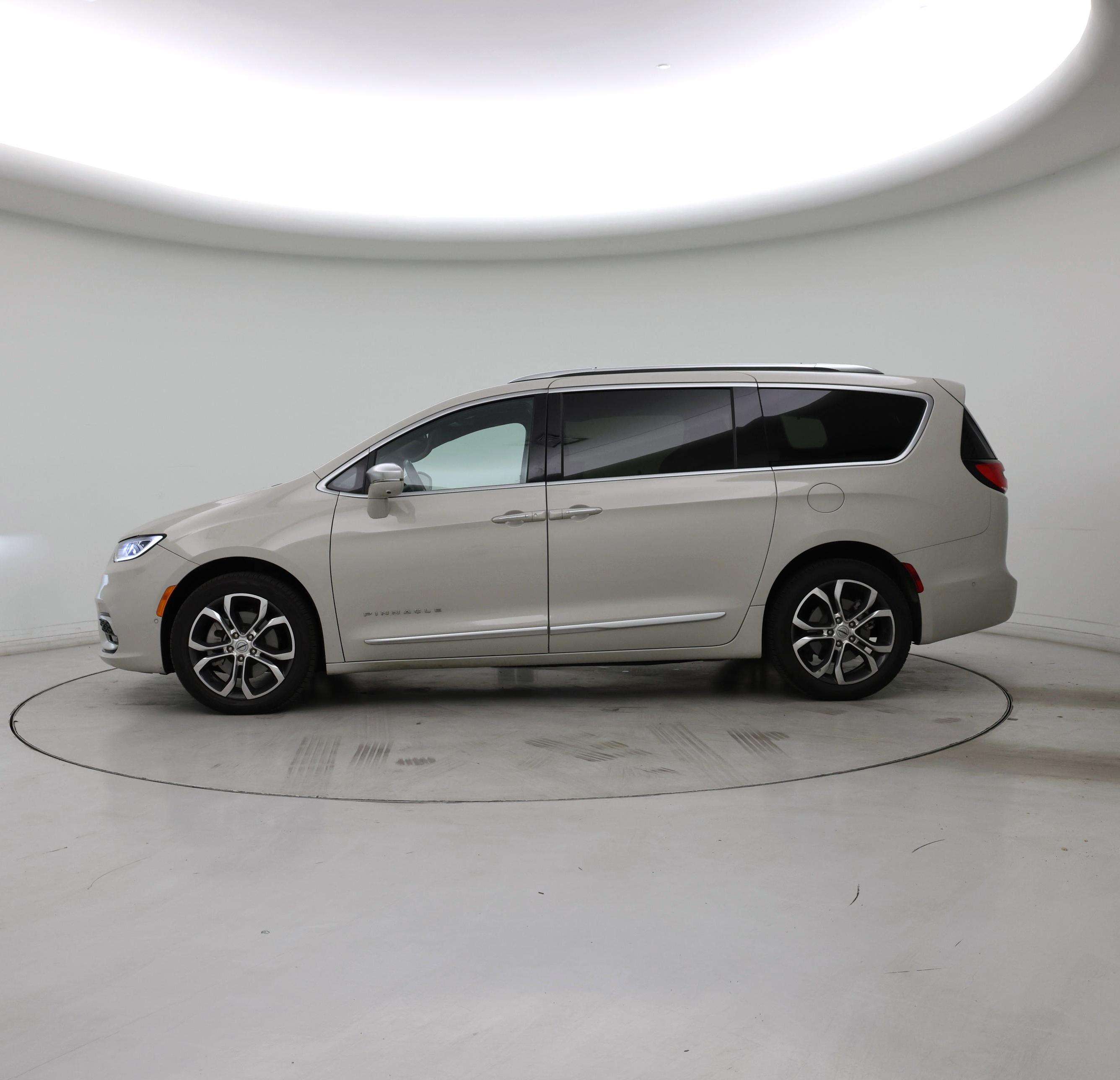Thumbnail: 2021 Chrysler Pacifica - 3