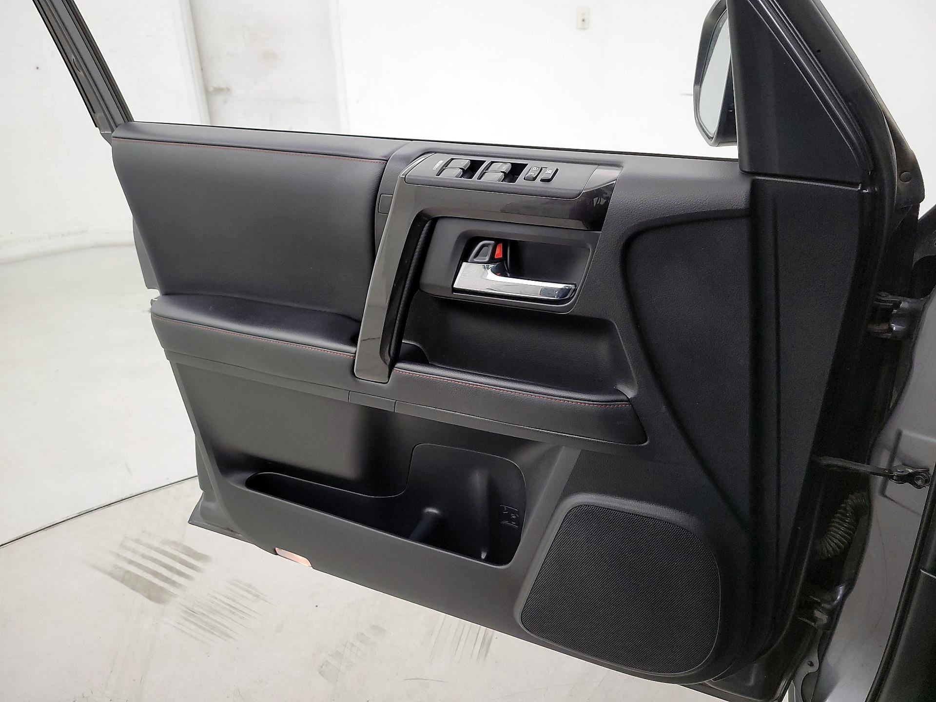 Thumbnail: 2020 Toyota 4Runner - 12