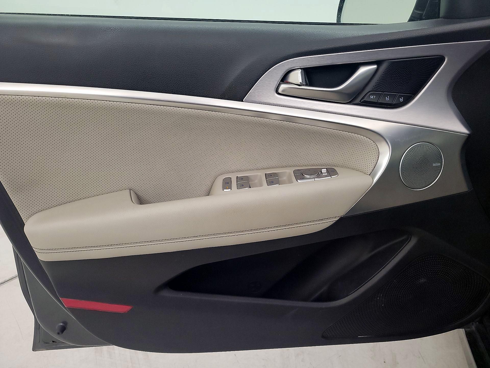 Thumbnail: 2019 Genesis G70 - 12