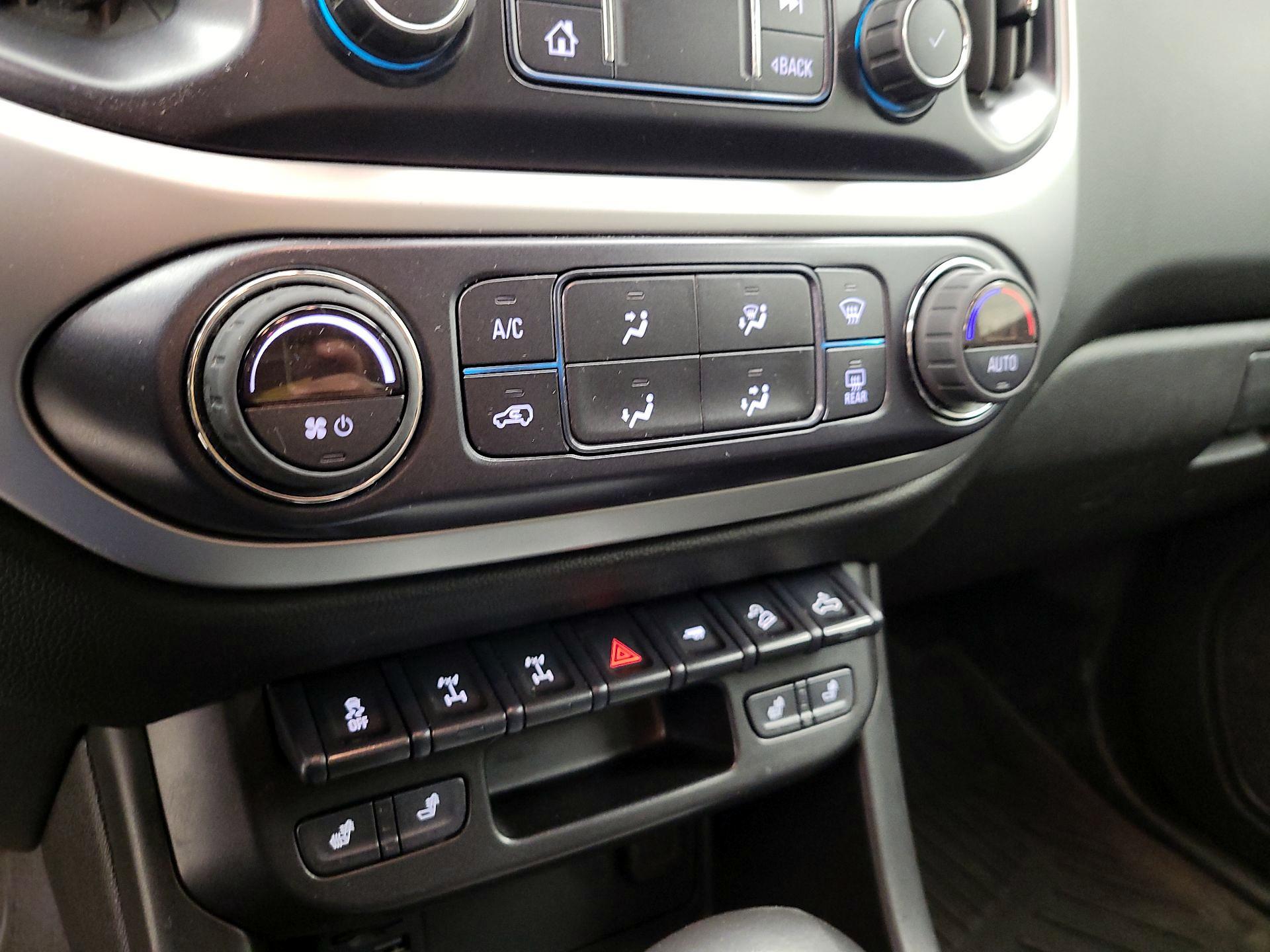 Thumbnail: 2022 Chevrolet Colorado - 14