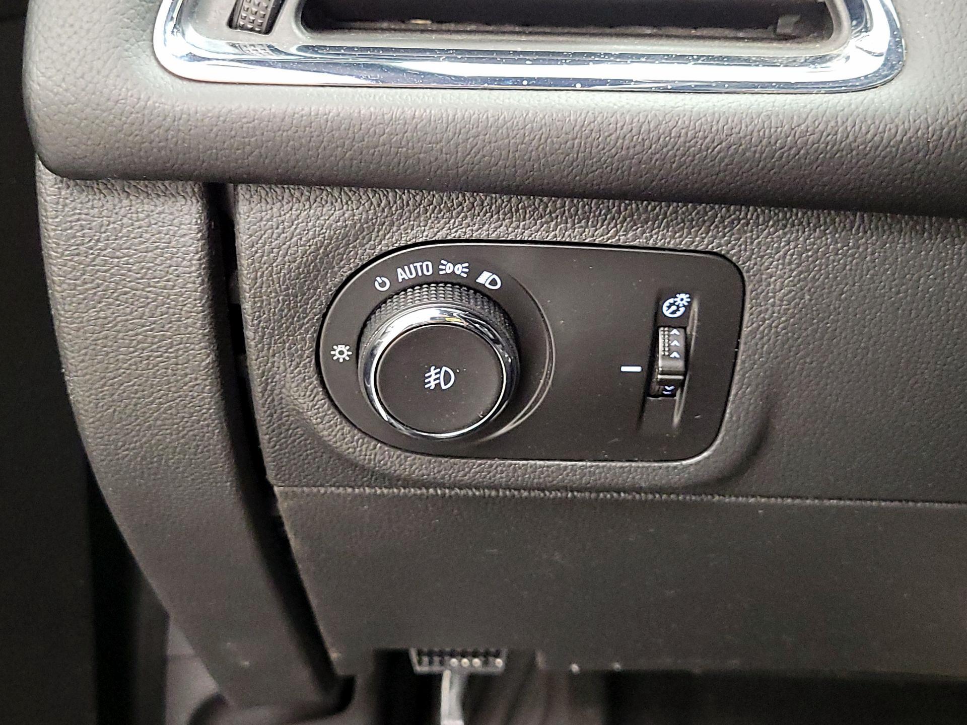 Thumbnail: 2016 Chevrolet Cruze - 13