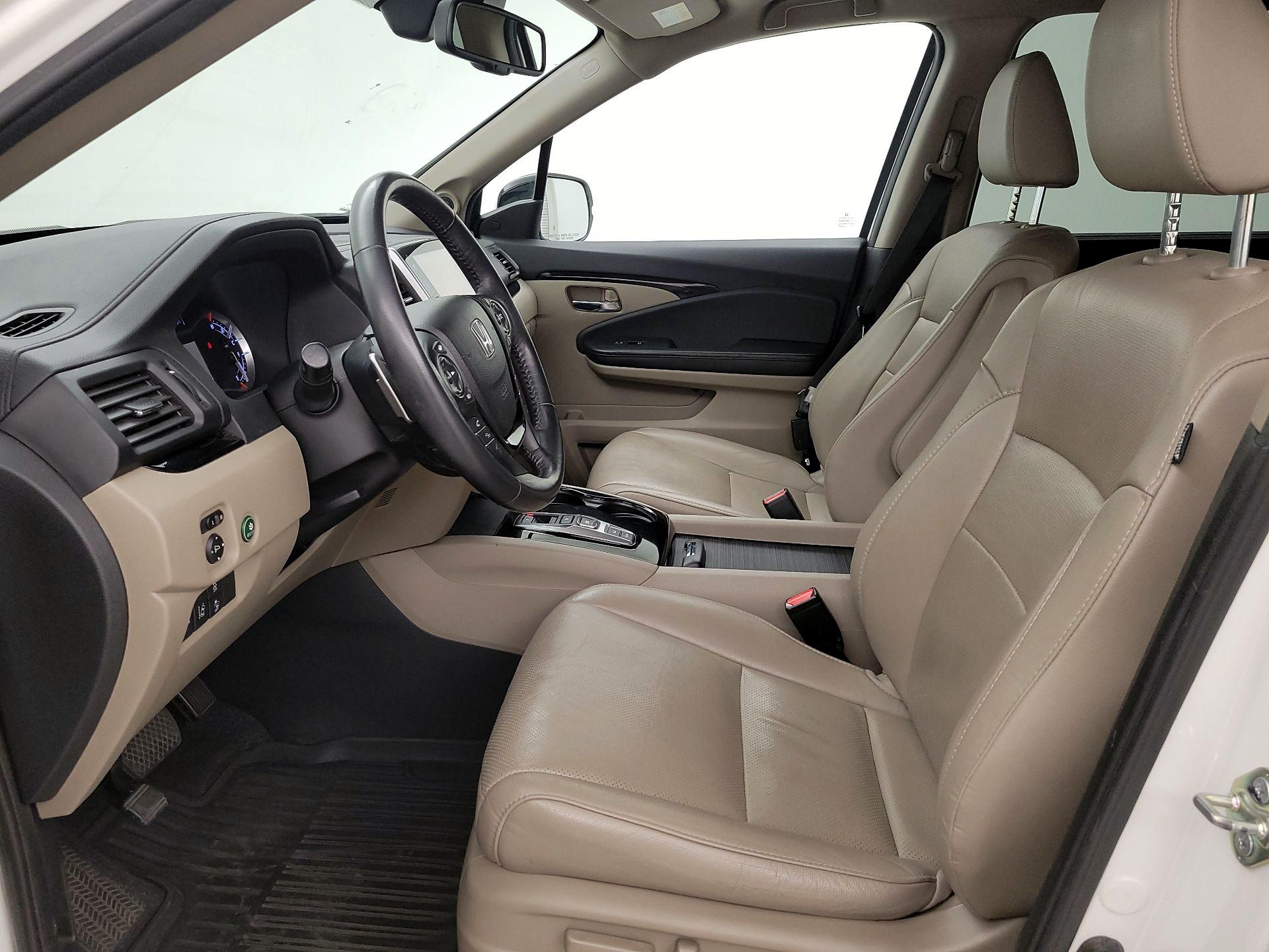 Thumbnail: 2017 Honda Pilot - 11