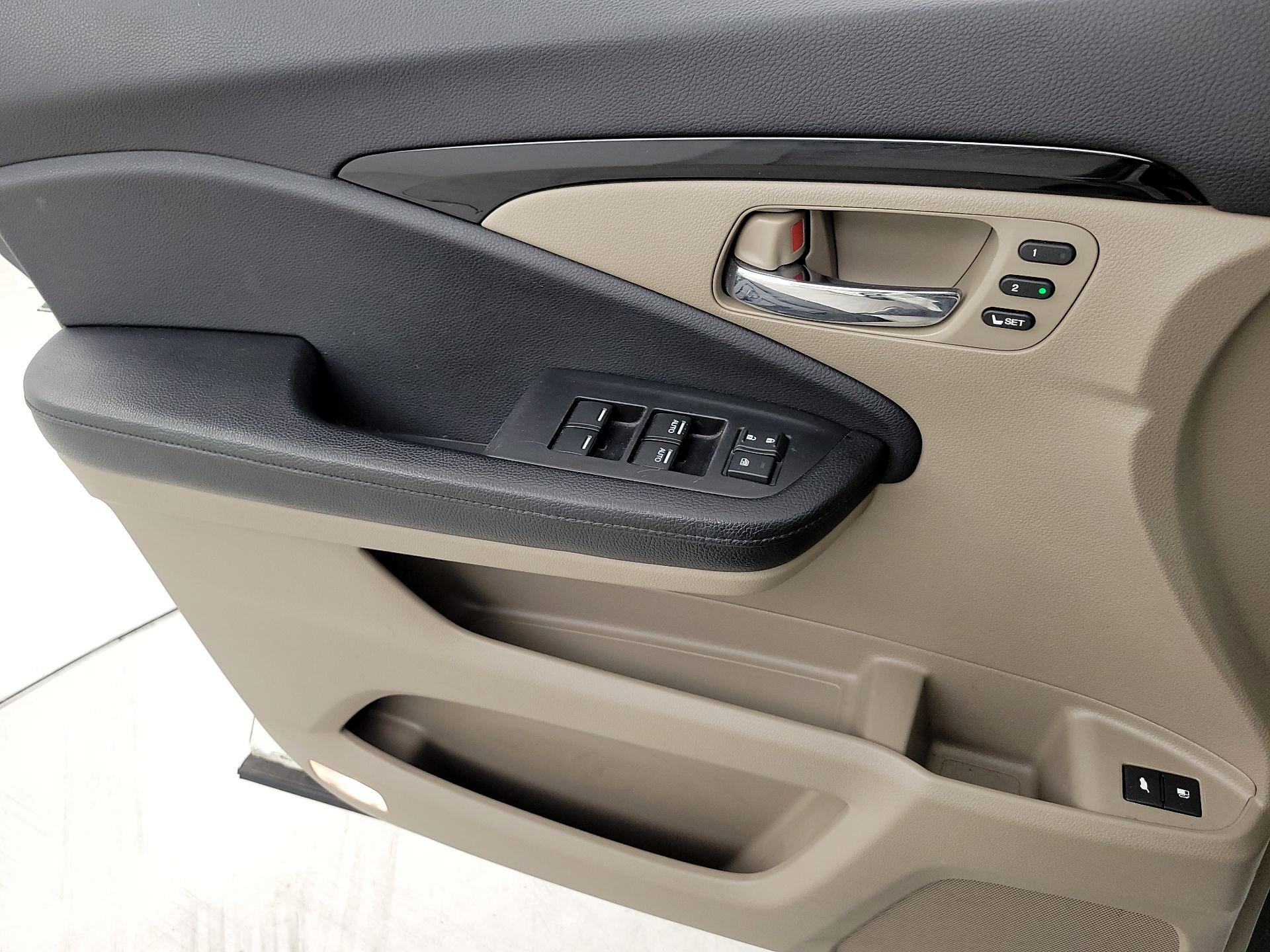 Thumbnail: 2017 Honda Pilot - 12