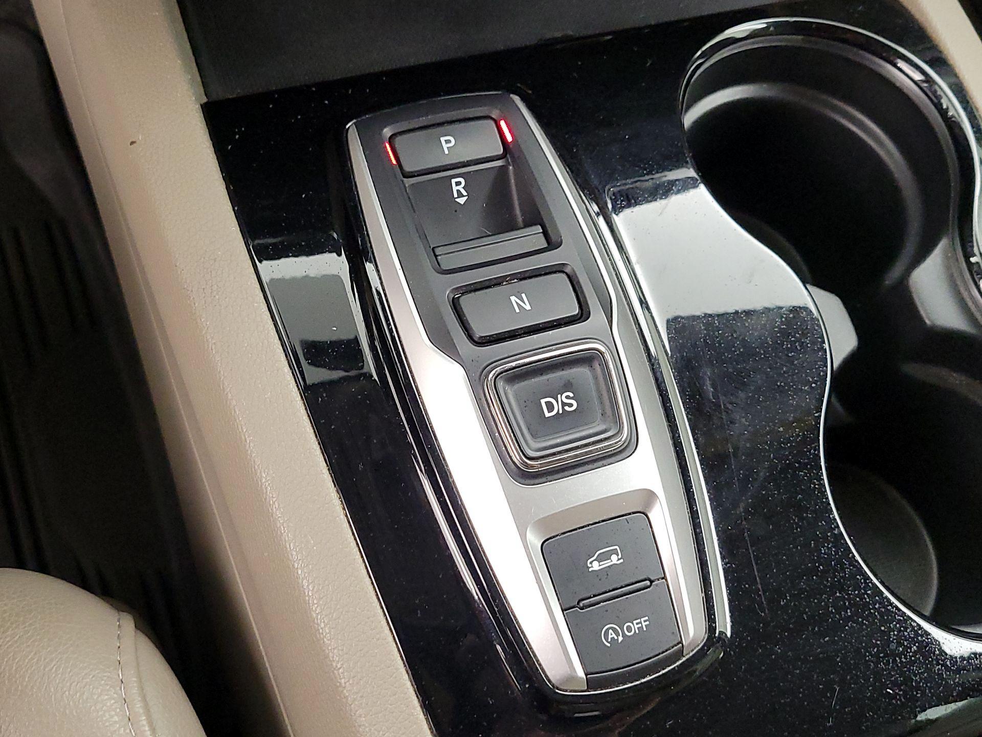 Thumbnail: 2017 Honda Pilot - 16