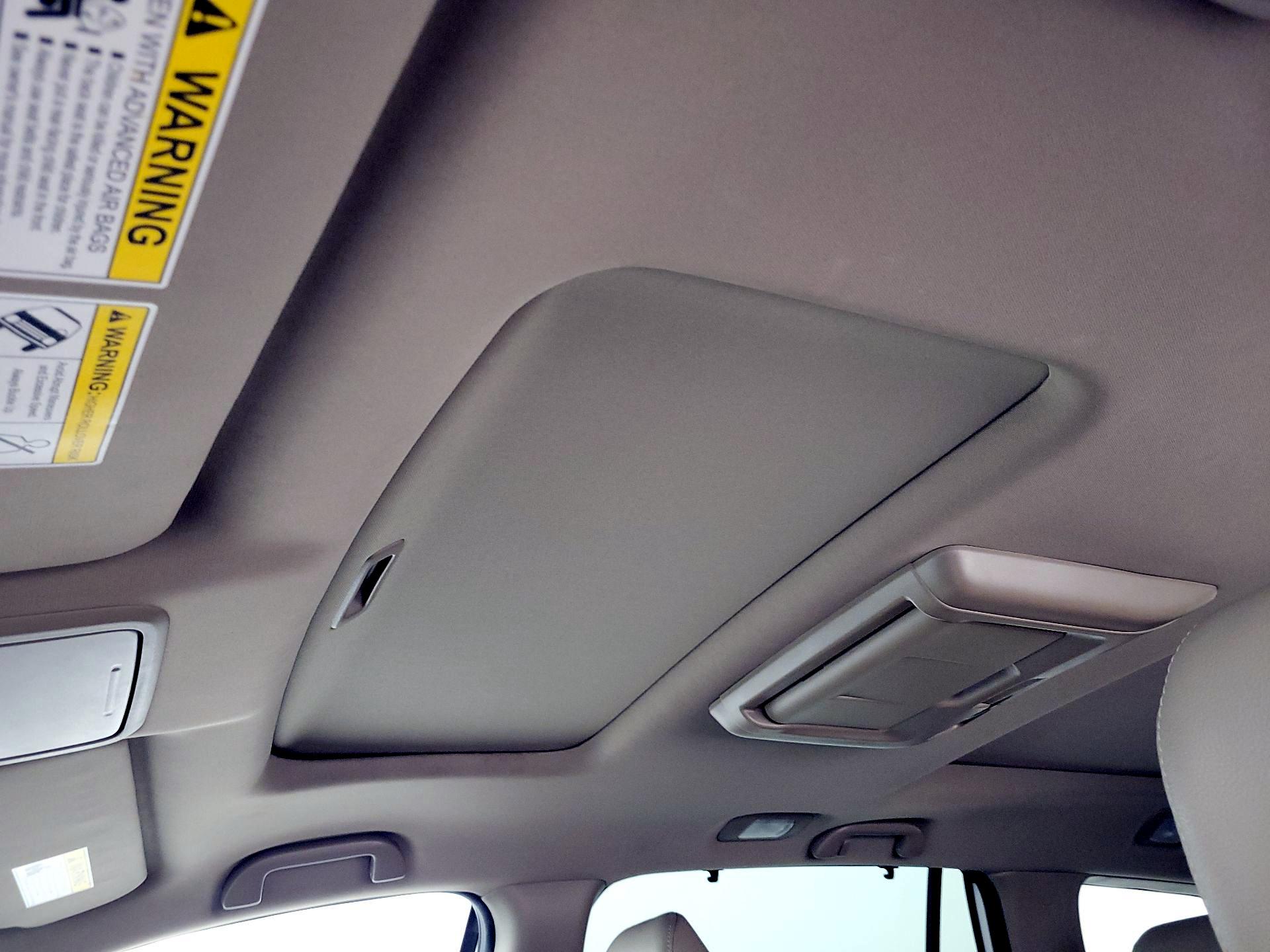 Thumbnail: 2017 Honda Pilot - 17