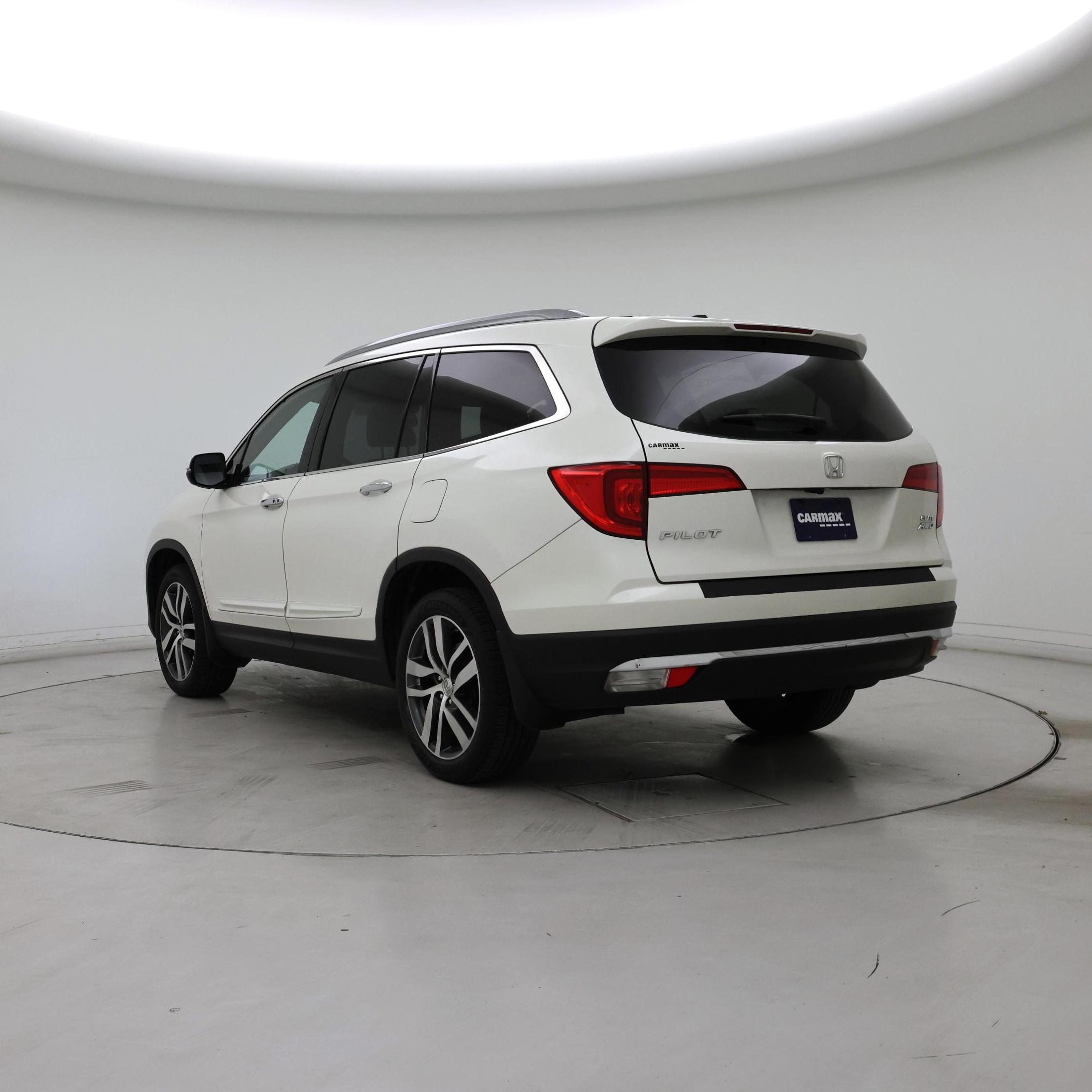 Thumbnail: 2017 Honda Pilot - 2