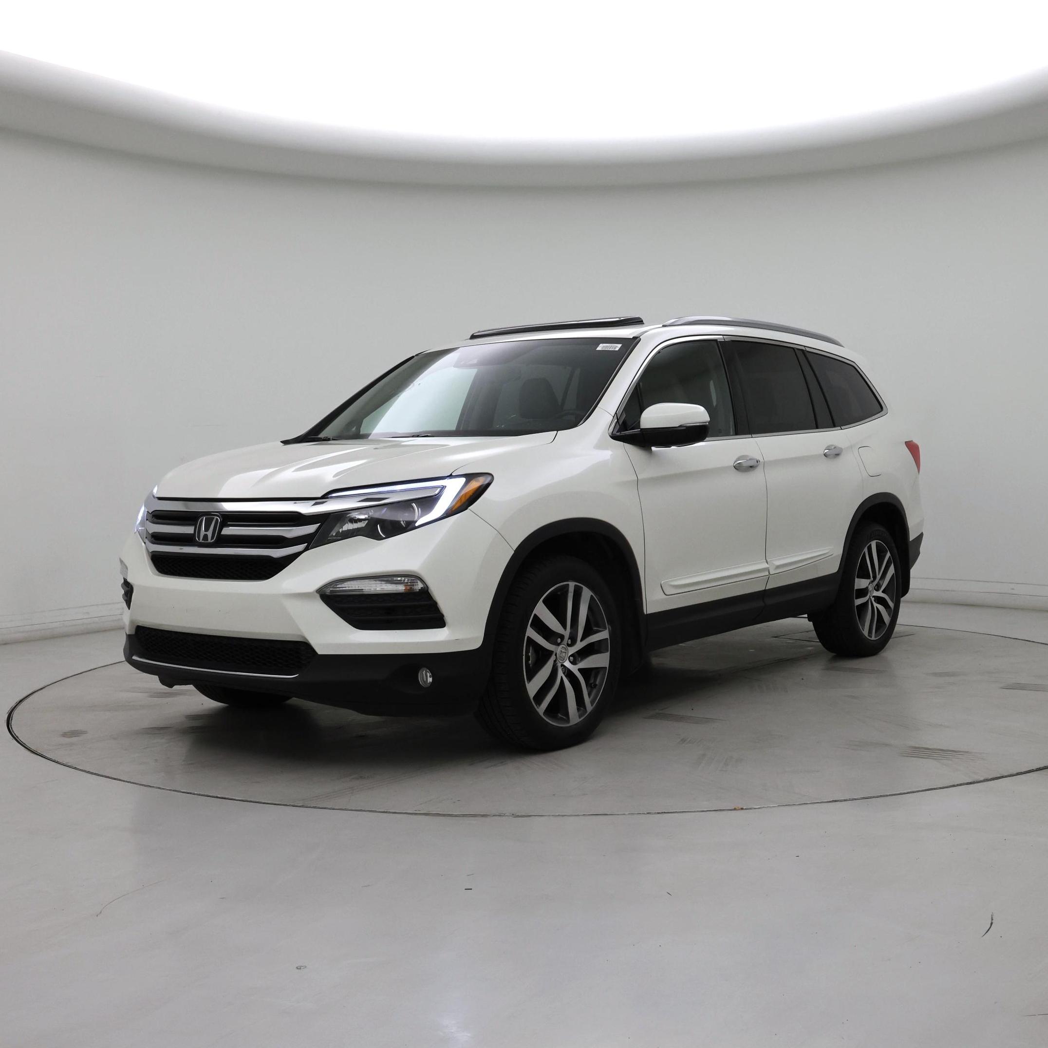 Thumbnail: 2017 Honda Pilot - 4