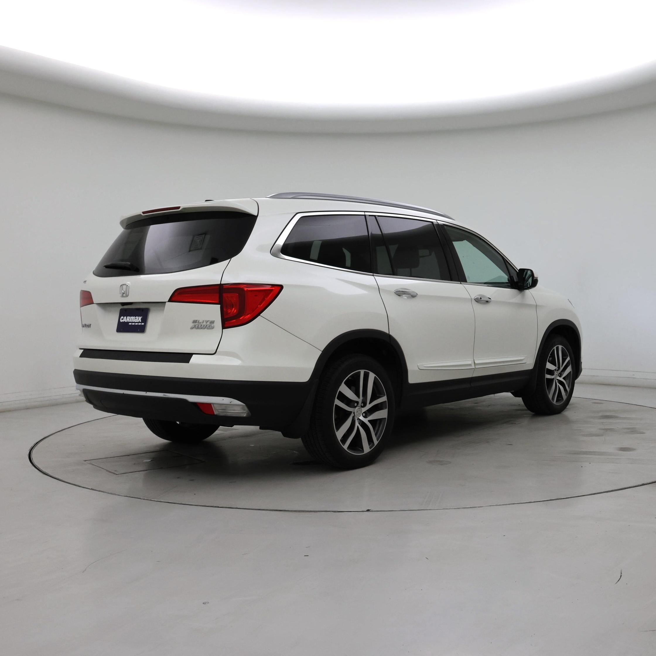 Thumbnail: 2017 Honda Pilot - 8