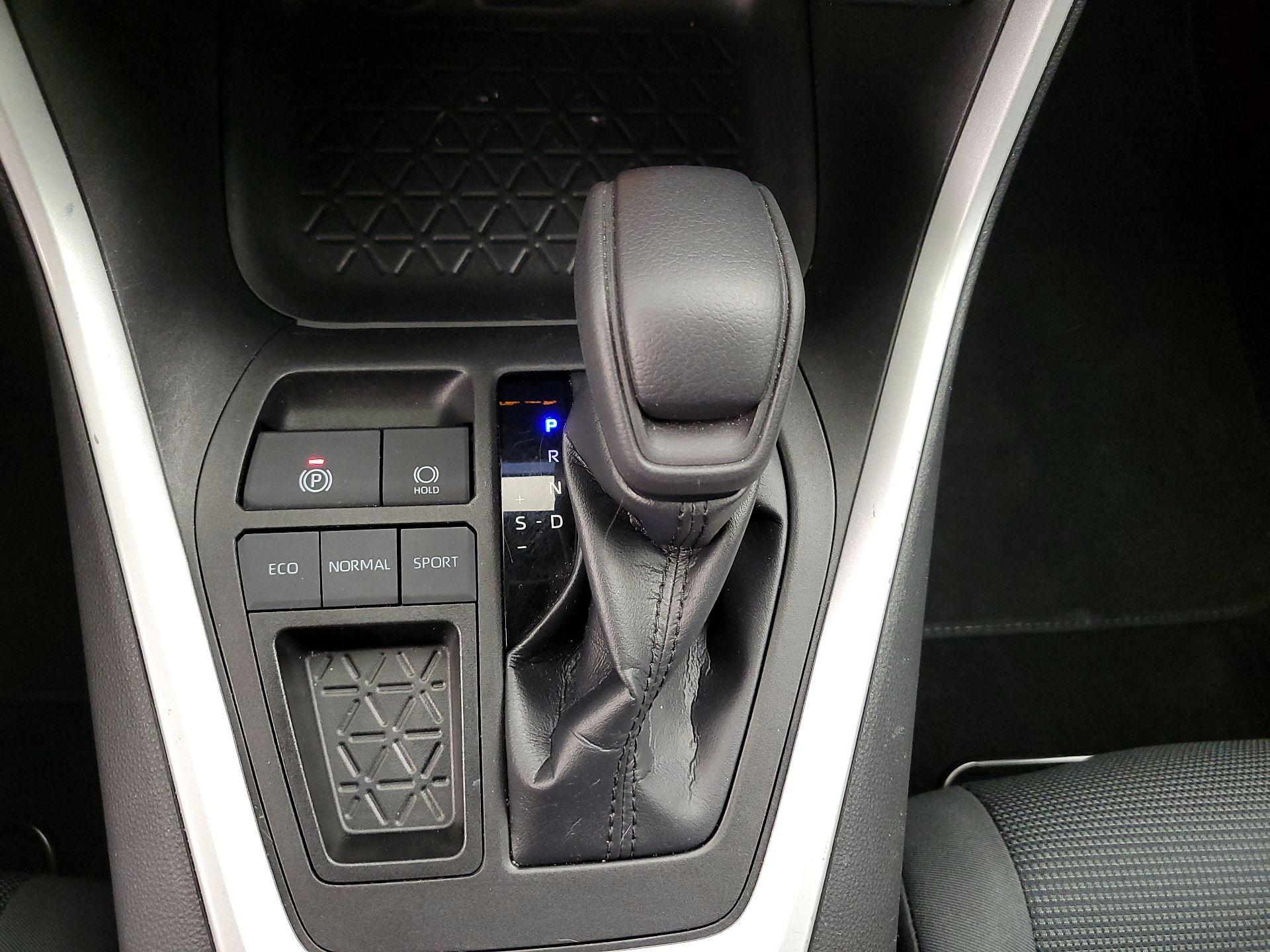 Thumbnail: 2023 Toyota RAV4 - 17