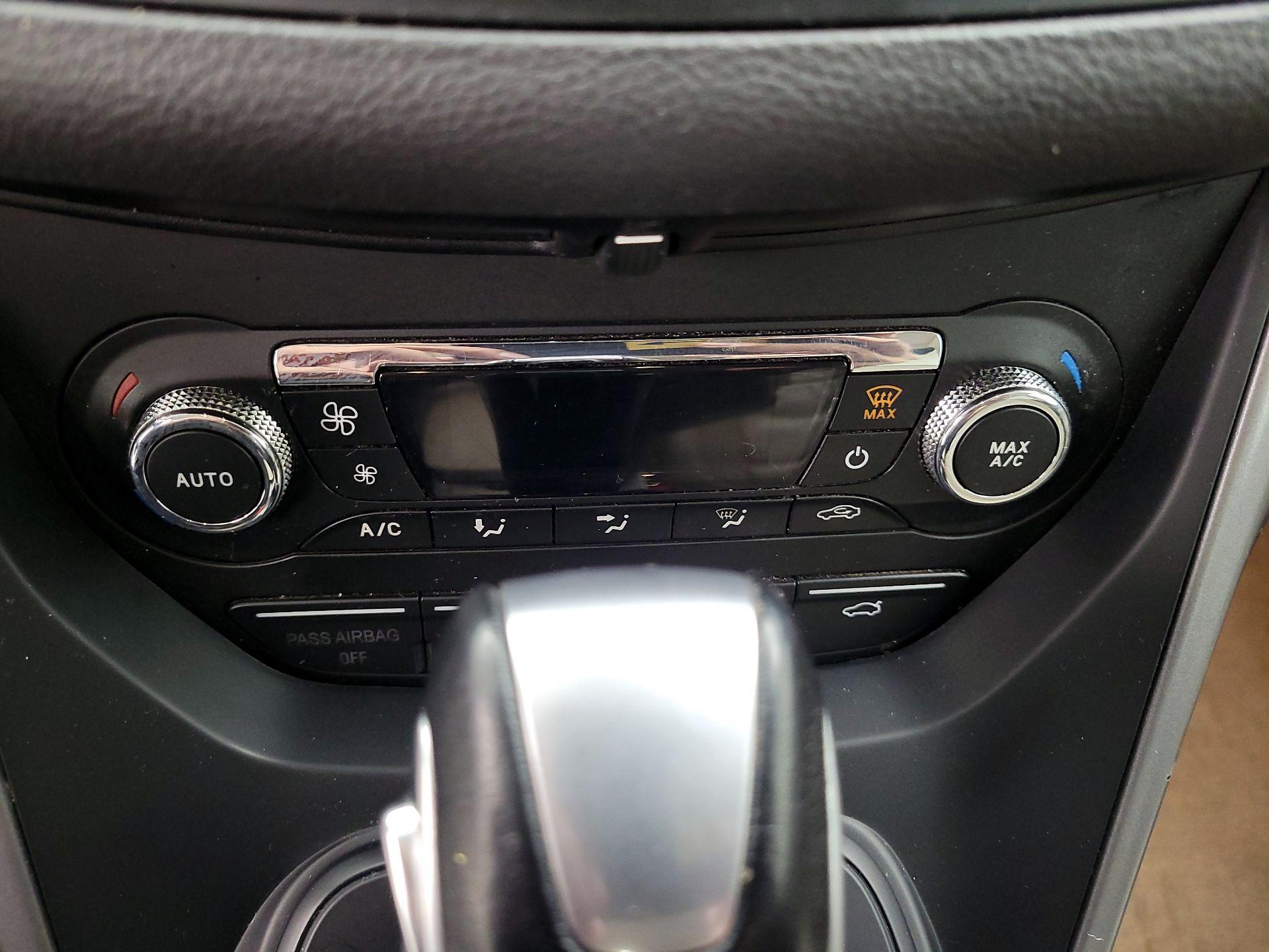 Thumbnail: 2015 Ford Escape - 16