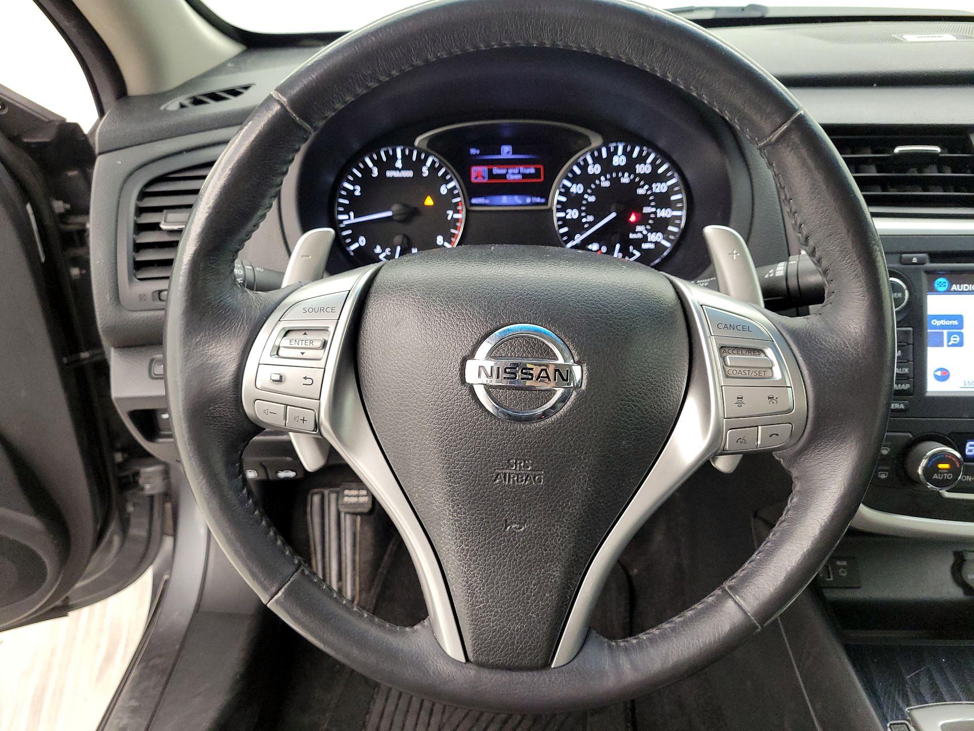 Thumbnail: 2017 Nissan Altima - 10