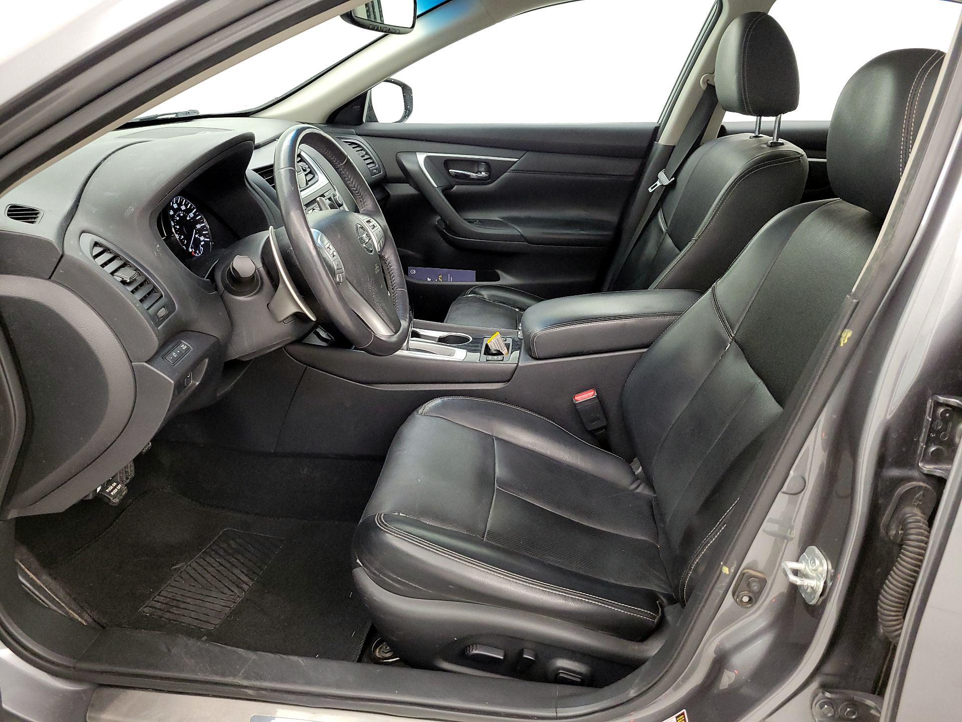 Thumbnail: 2017 Nissan Altima - 11