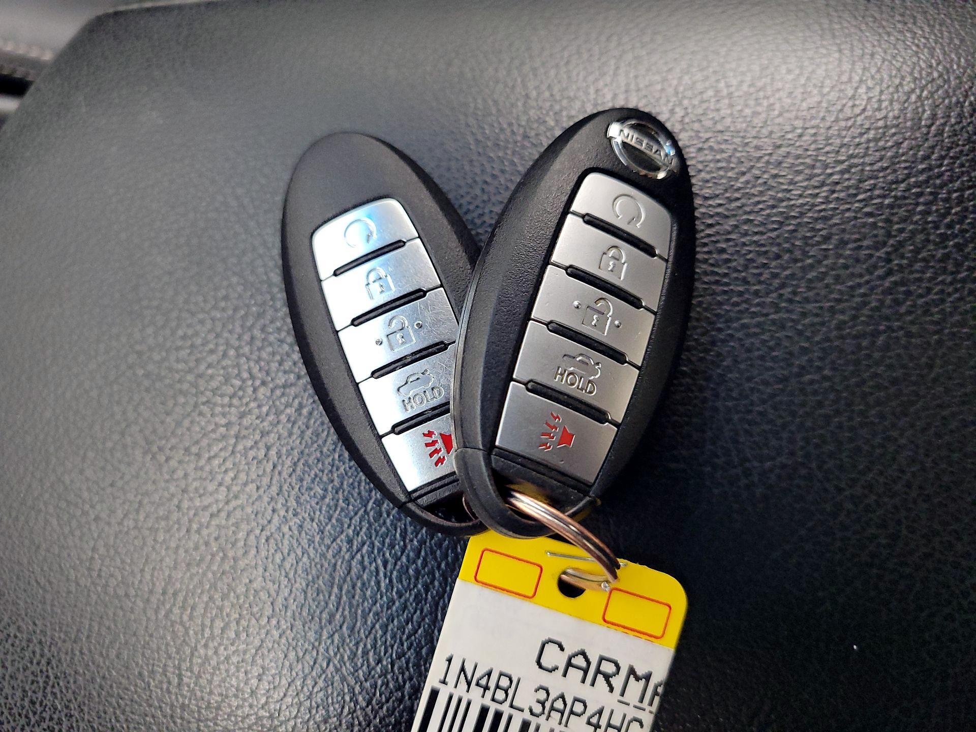 Thumbnail: 2017 Nissan Altima - 18