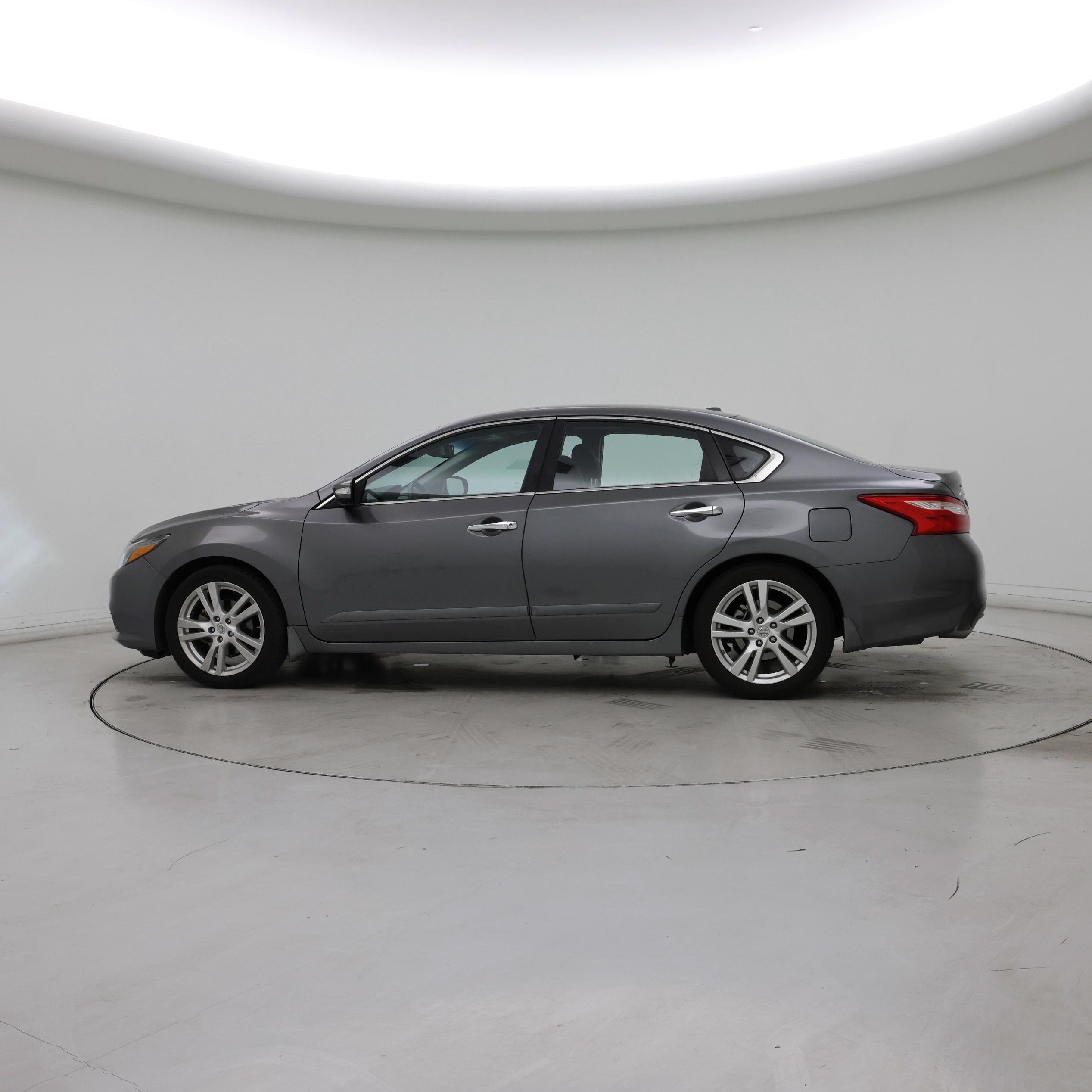 Thumbnail: 2017 Nissan Altima - 3