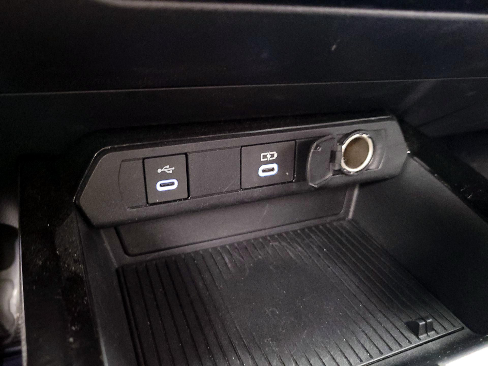 Thumbnail: 2024 Toyota Prius Prime - 18