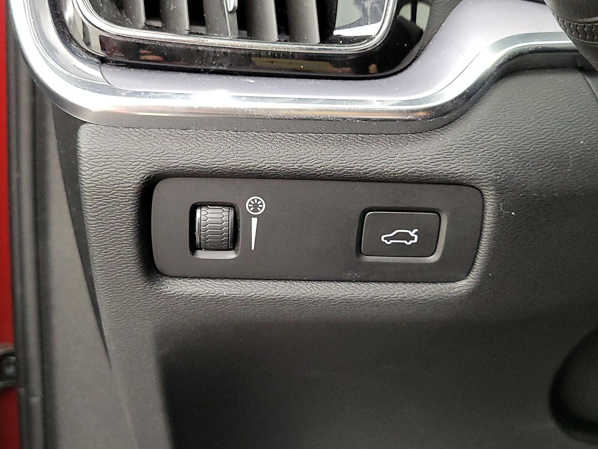 Thumbnail: 2020 Volvo S60 - 13