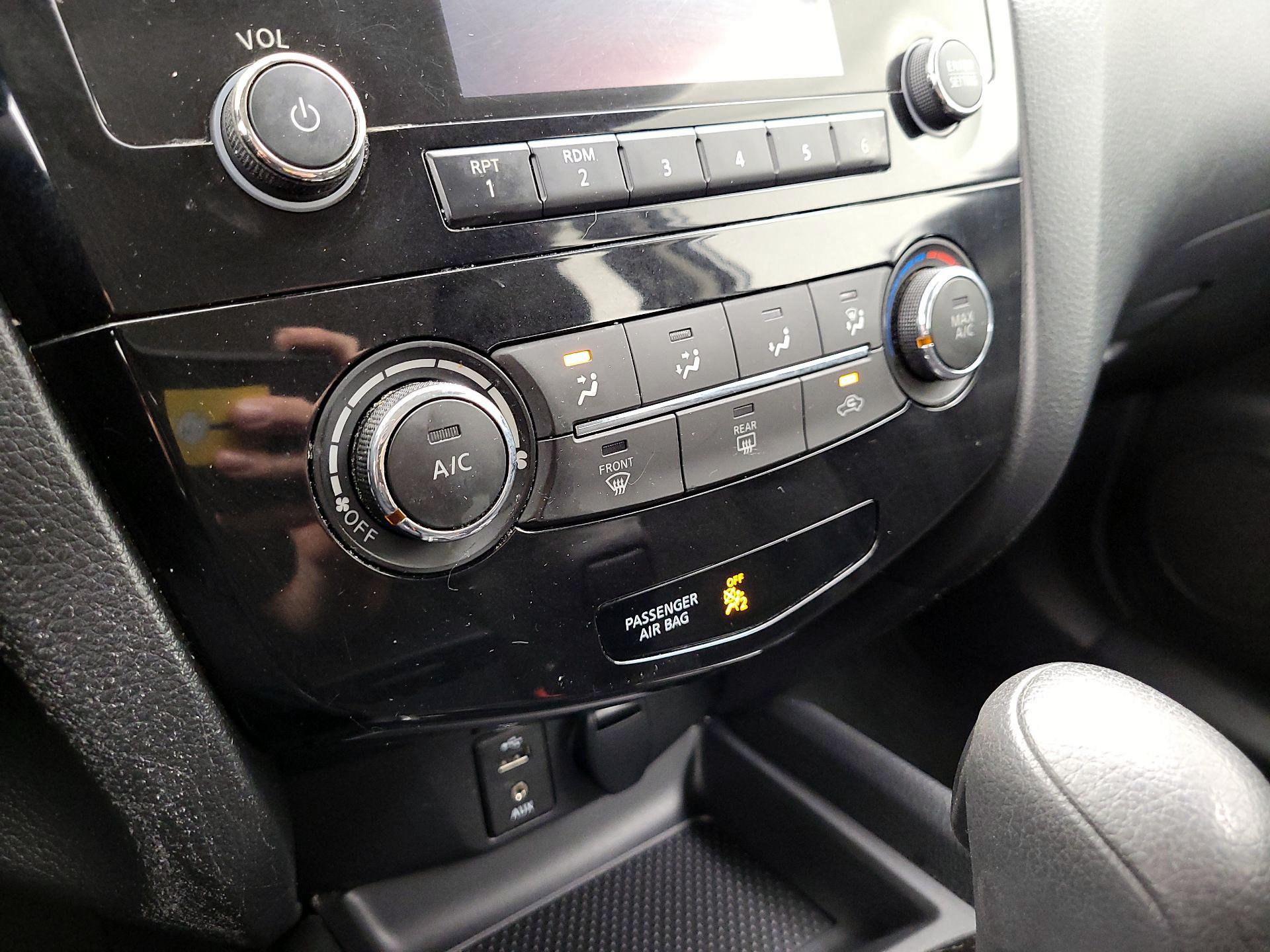 Thumbnail: 2016 Nissan Rogue - 14