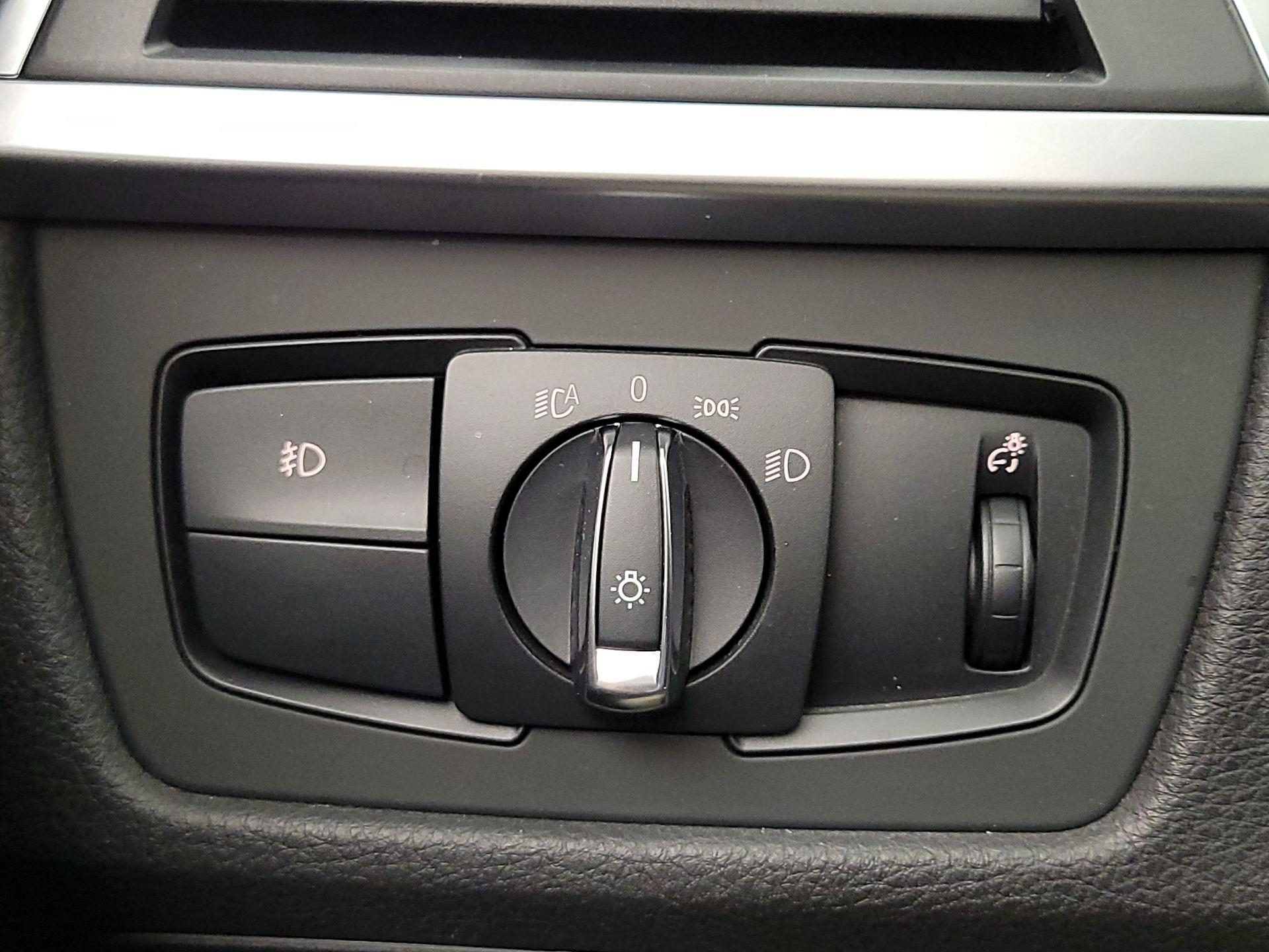 Thumbnail: 2016 BMW 3 Series - 13