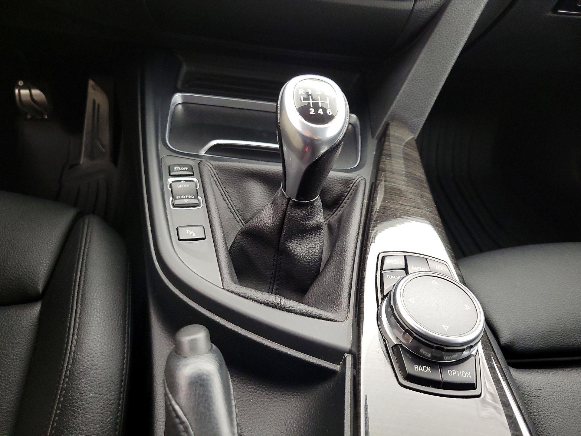 Thumbnail: 2016 BMW 3 Series - 18