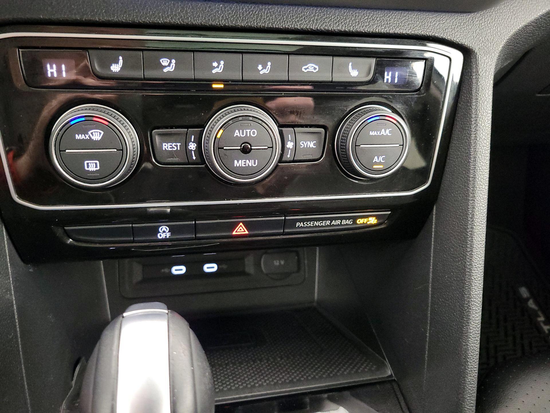 Thumbnail: 2022 Volkswagen Atlas - 16