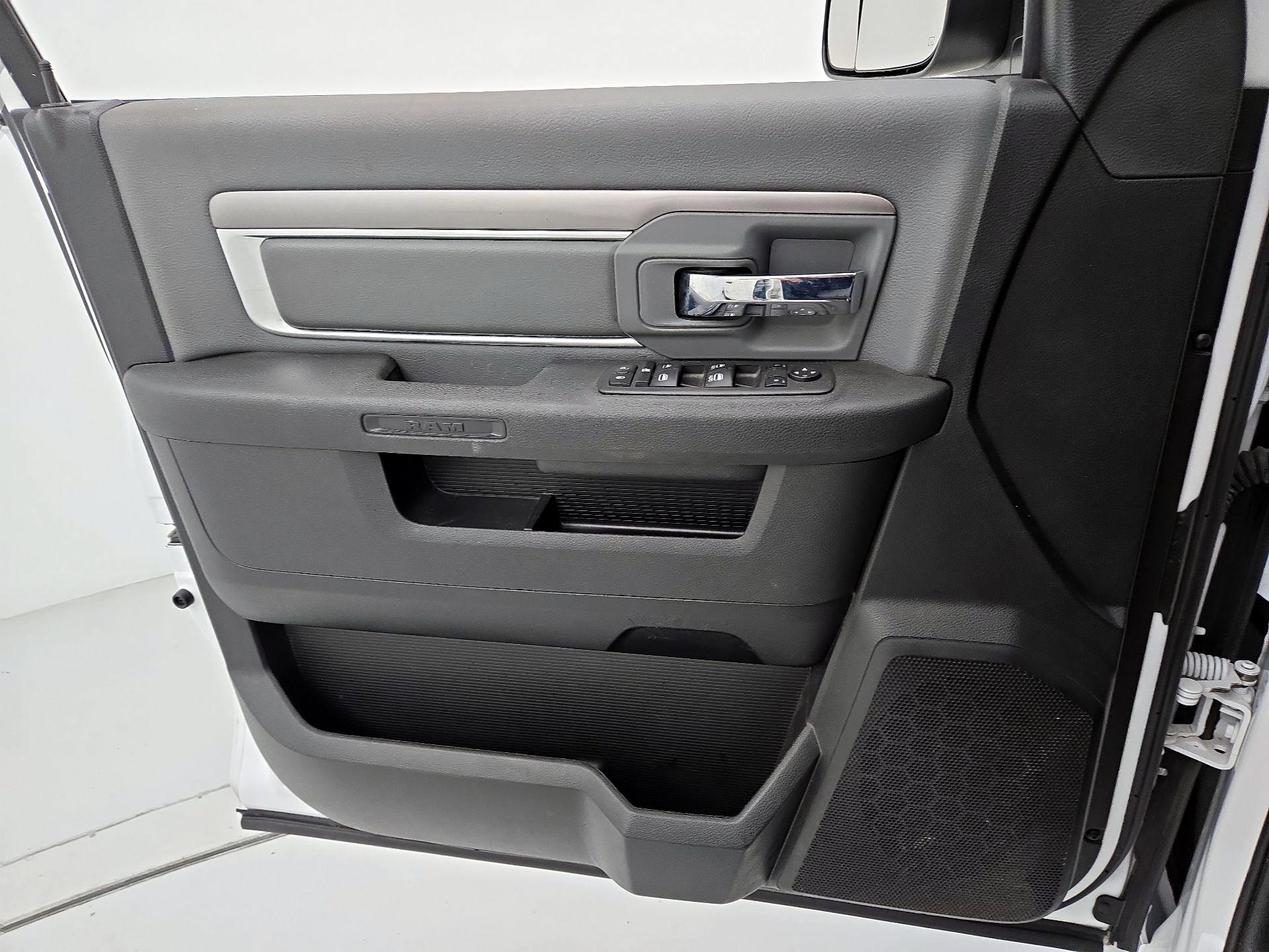 Thumbnail: 2023 RAM 1500 Classic - 12