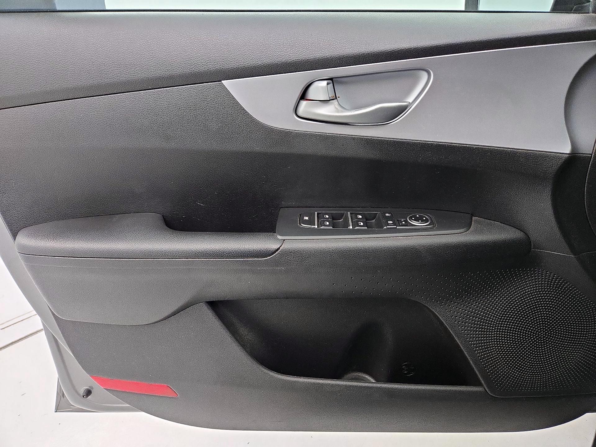 Thumbnail: 2022 Kia Forte - 12