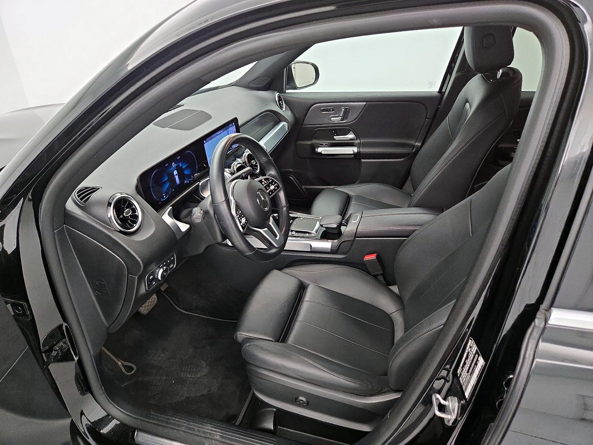 Thumbnail: 2022 Mercedes-Benz GLB - 11