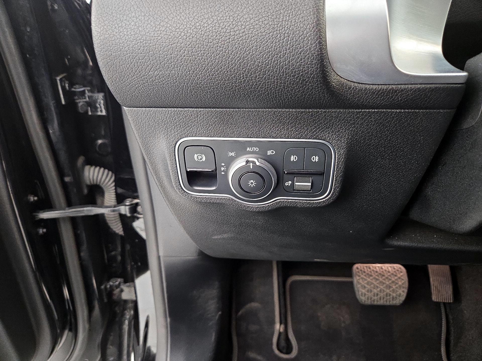 Thumbnail: 2022 Mercedes-Benz GLB - 13