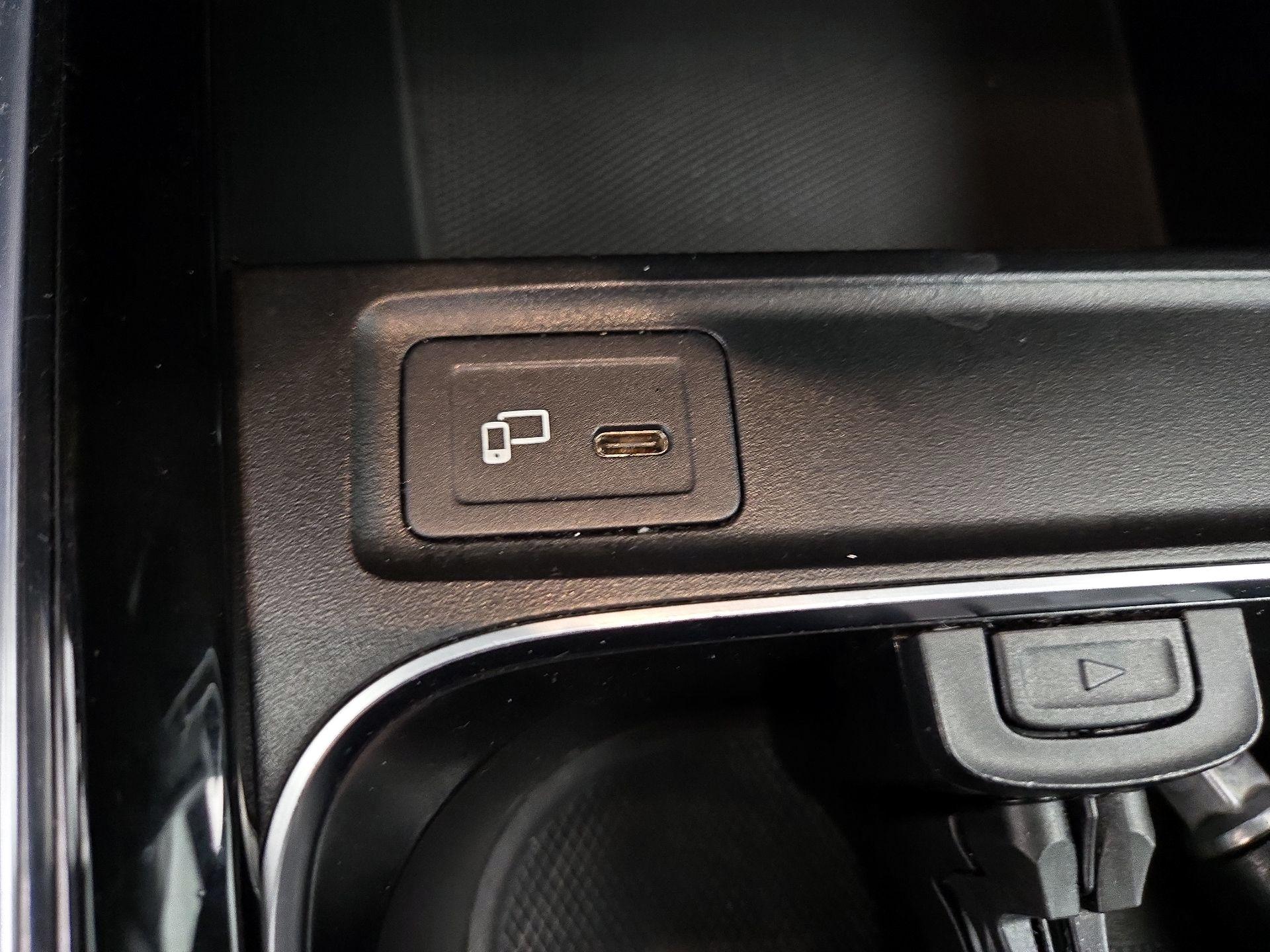 Thumbnail: 2022 Mercedes-Benz GLB - 19