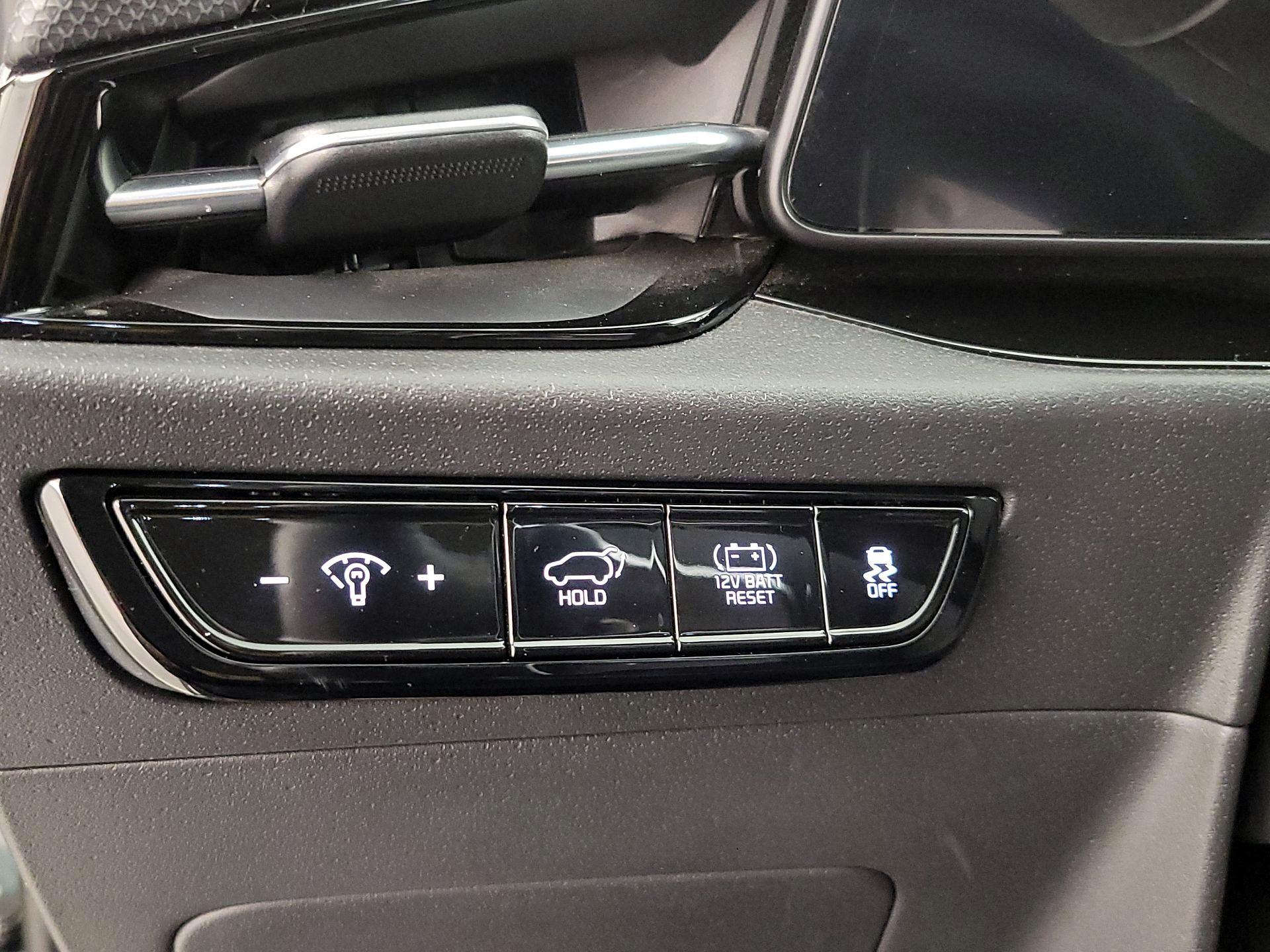 Thumbnail: 2023 Kia Niro - 13