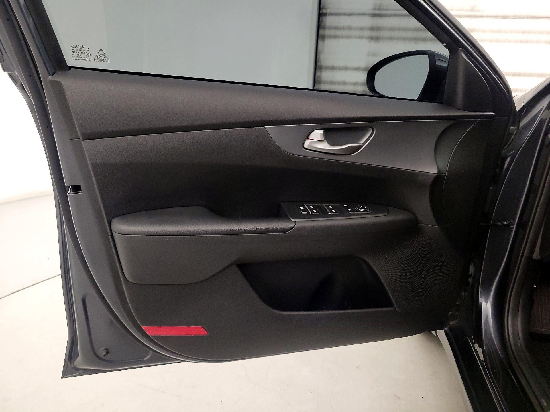 Thumbnail: 2021 Kia Forte - 12