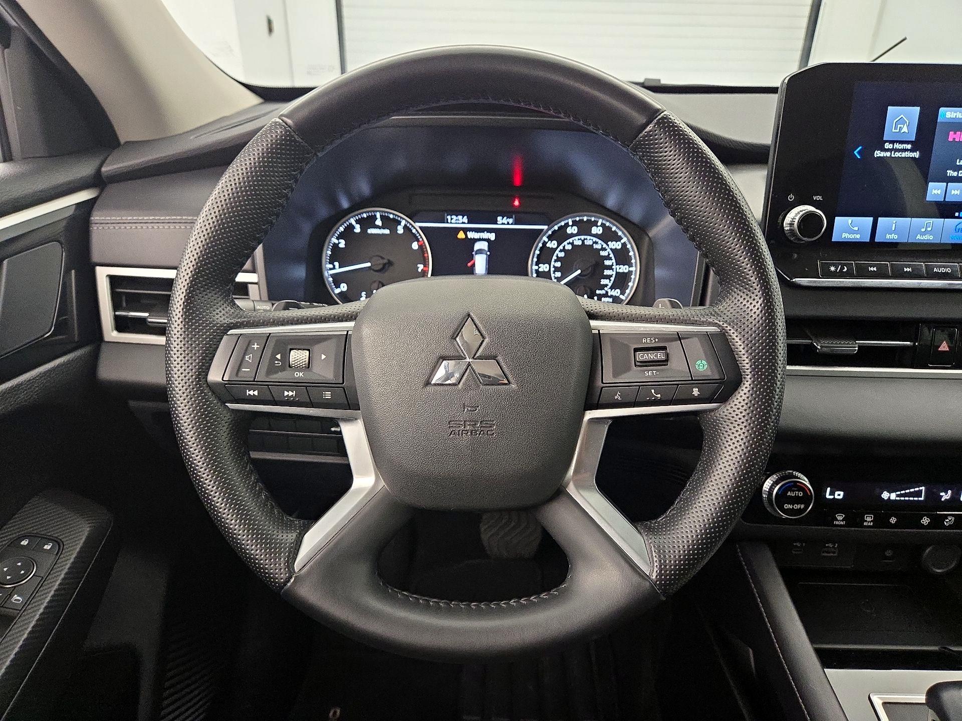 Thumbnail: 2024 Mitsubishi Outlander - 10