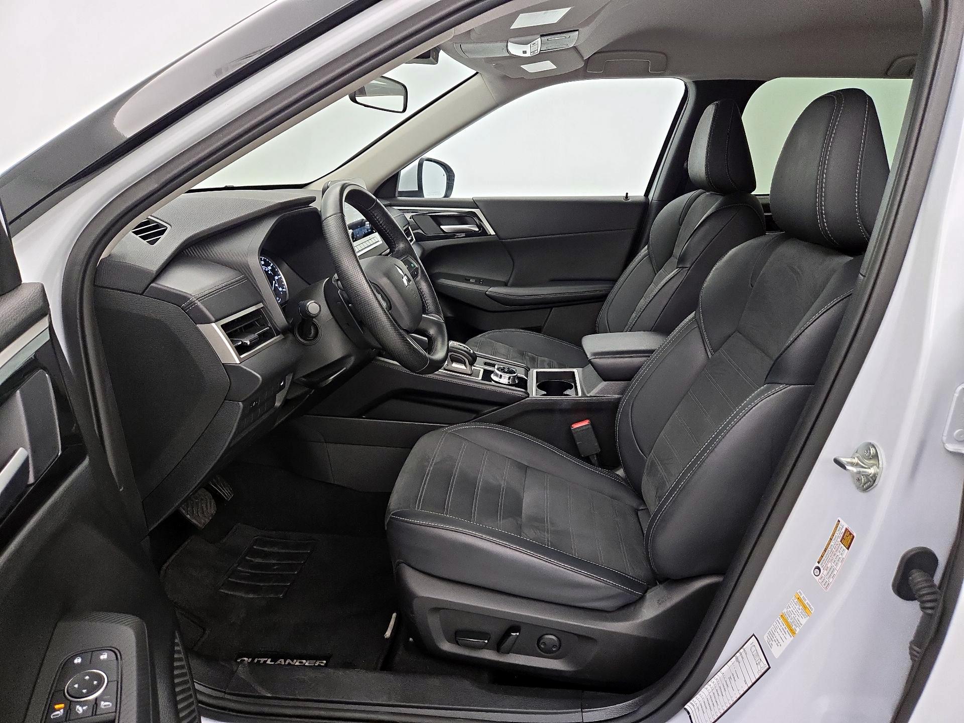 Thumbnail: 2024 Mitsubishi Outlander - 11