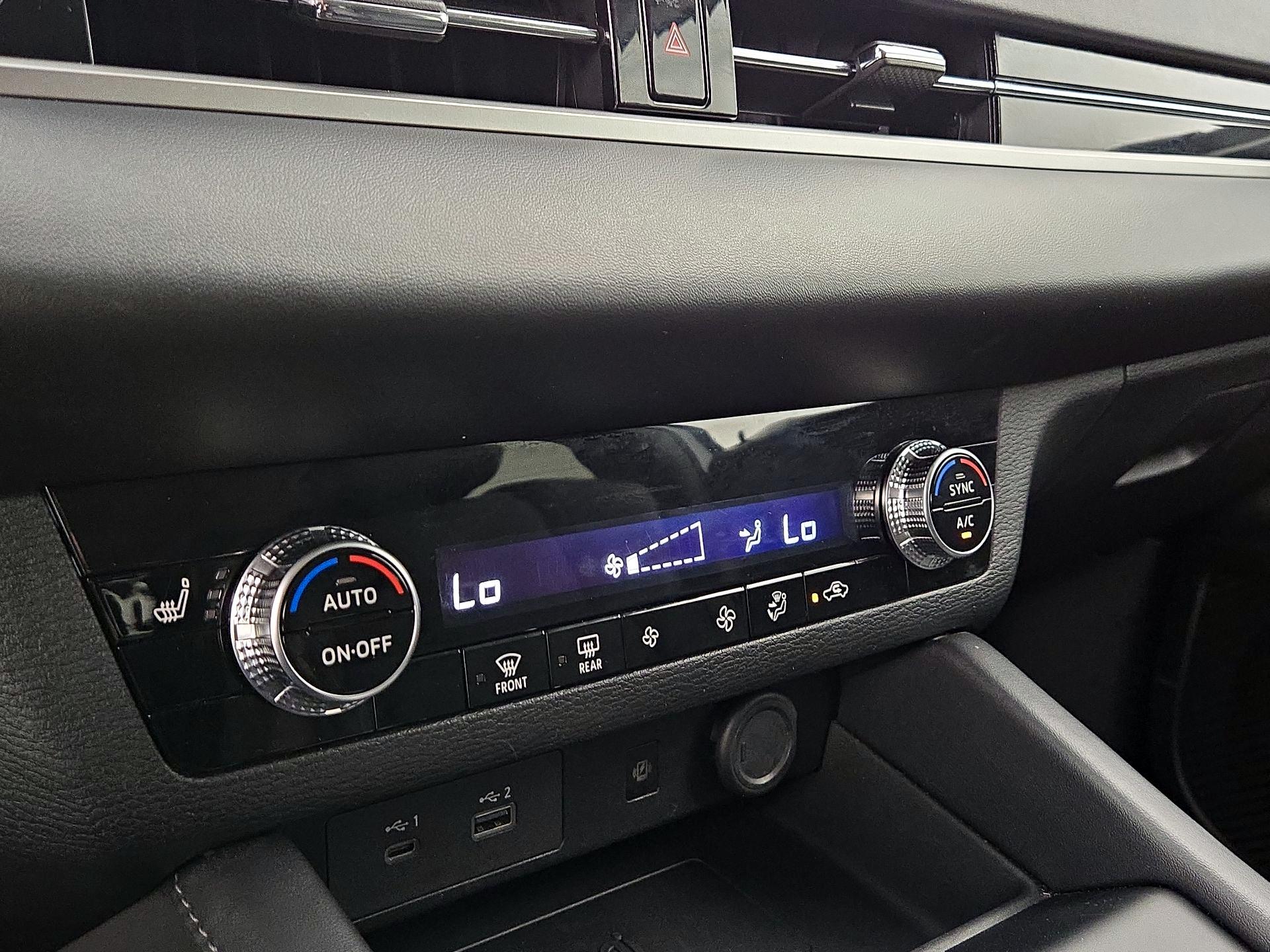 Thumbnail: 2024 Mitsubishi Outlander - 17