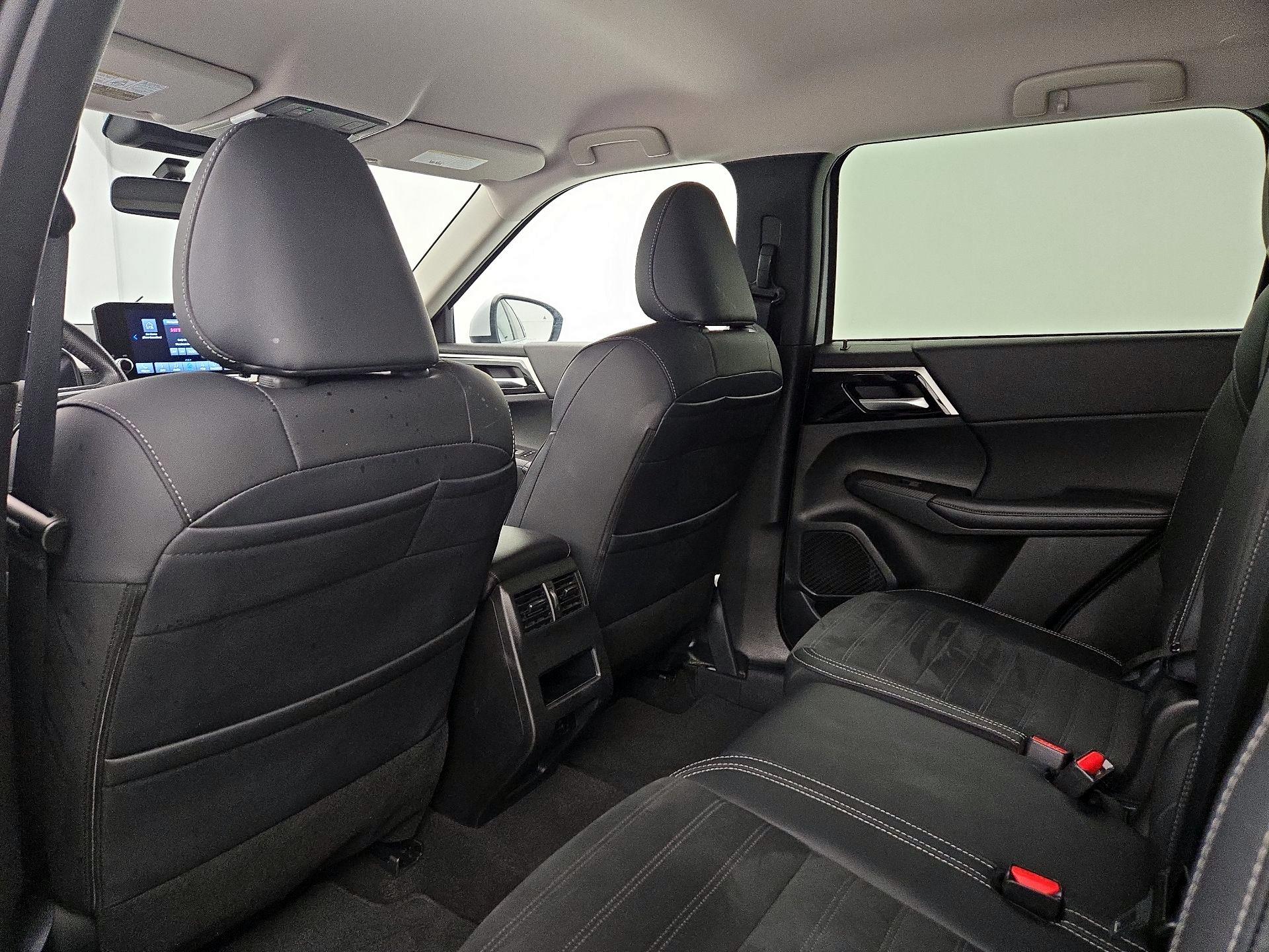 Thumbnail: 2024 Mitsubishi Outlander - 20