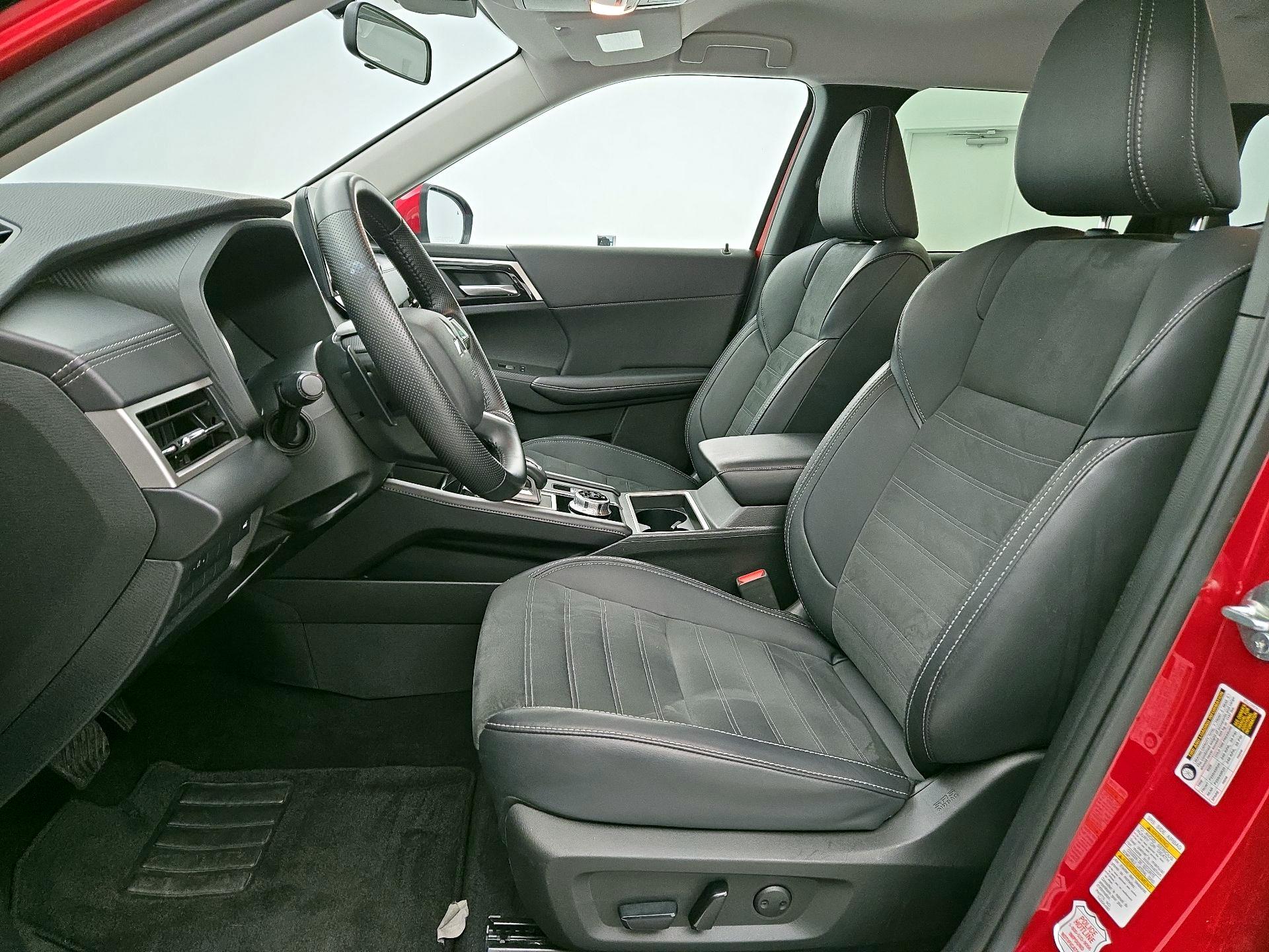 Thumbnail: 2024 Mitsubishi Outlander - 11