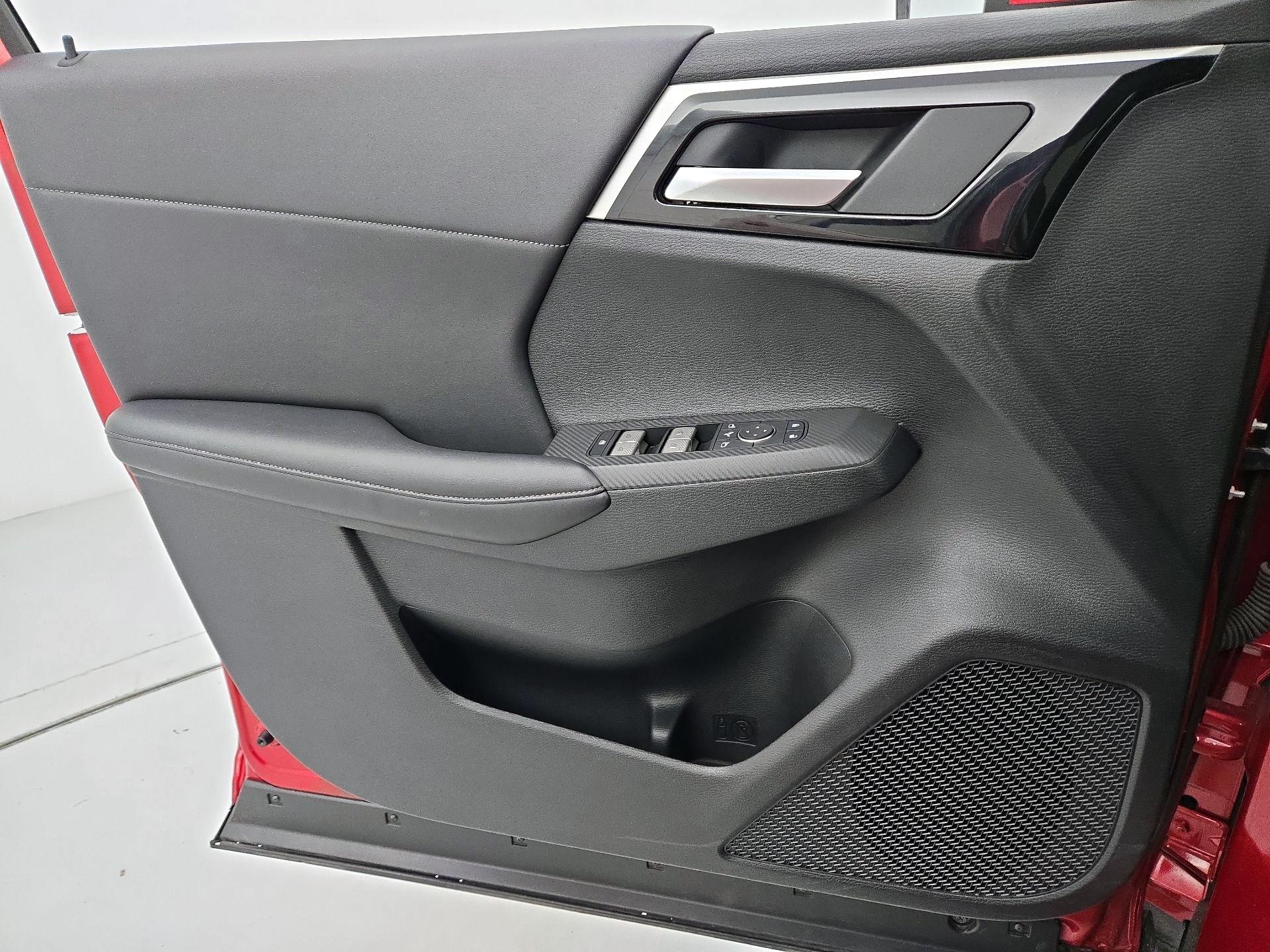 Thumbnail: 2024 Mitsubishi Outlander - 12