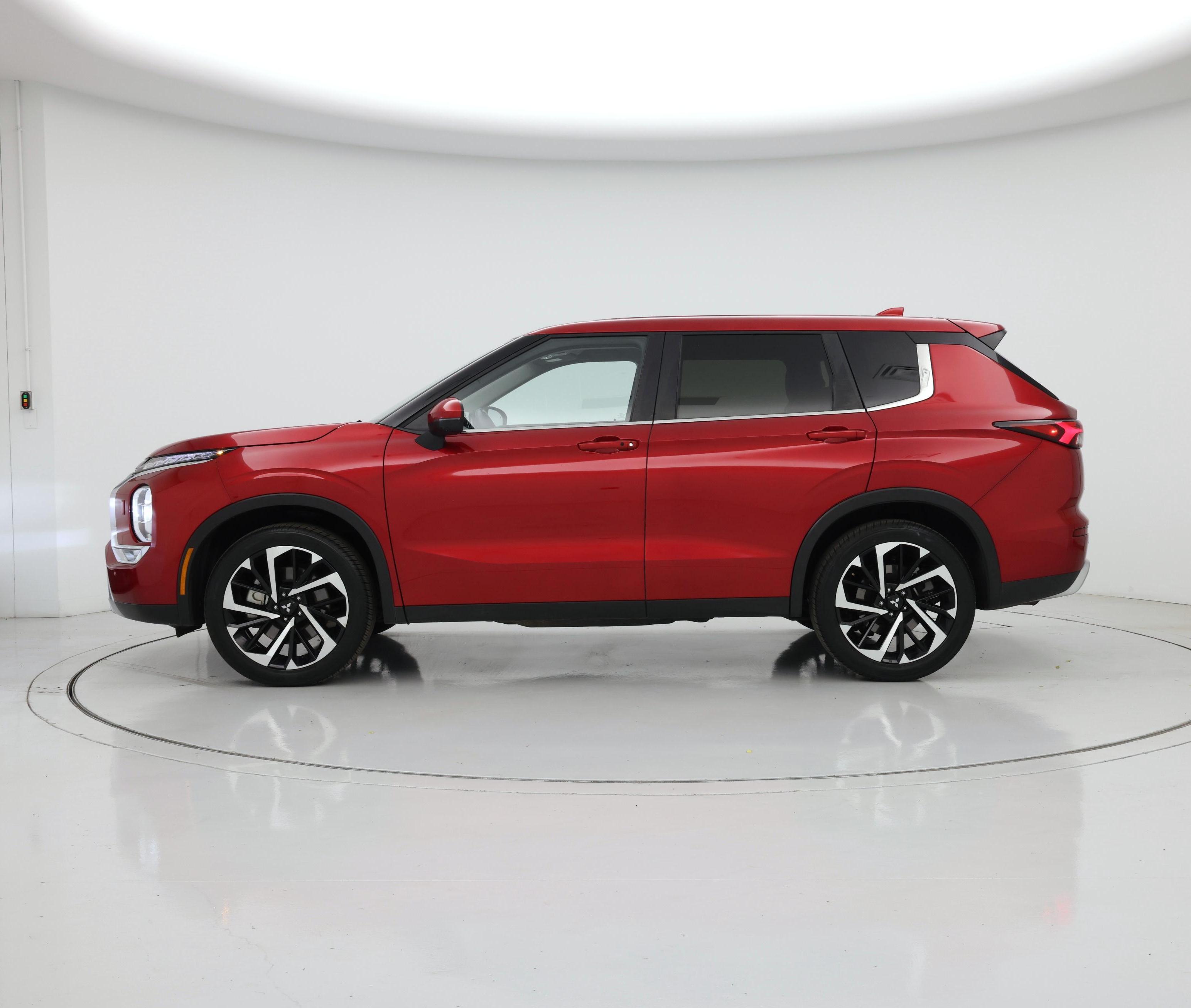 Thumbnail: 2024 Mitsubishi Outlander - 3