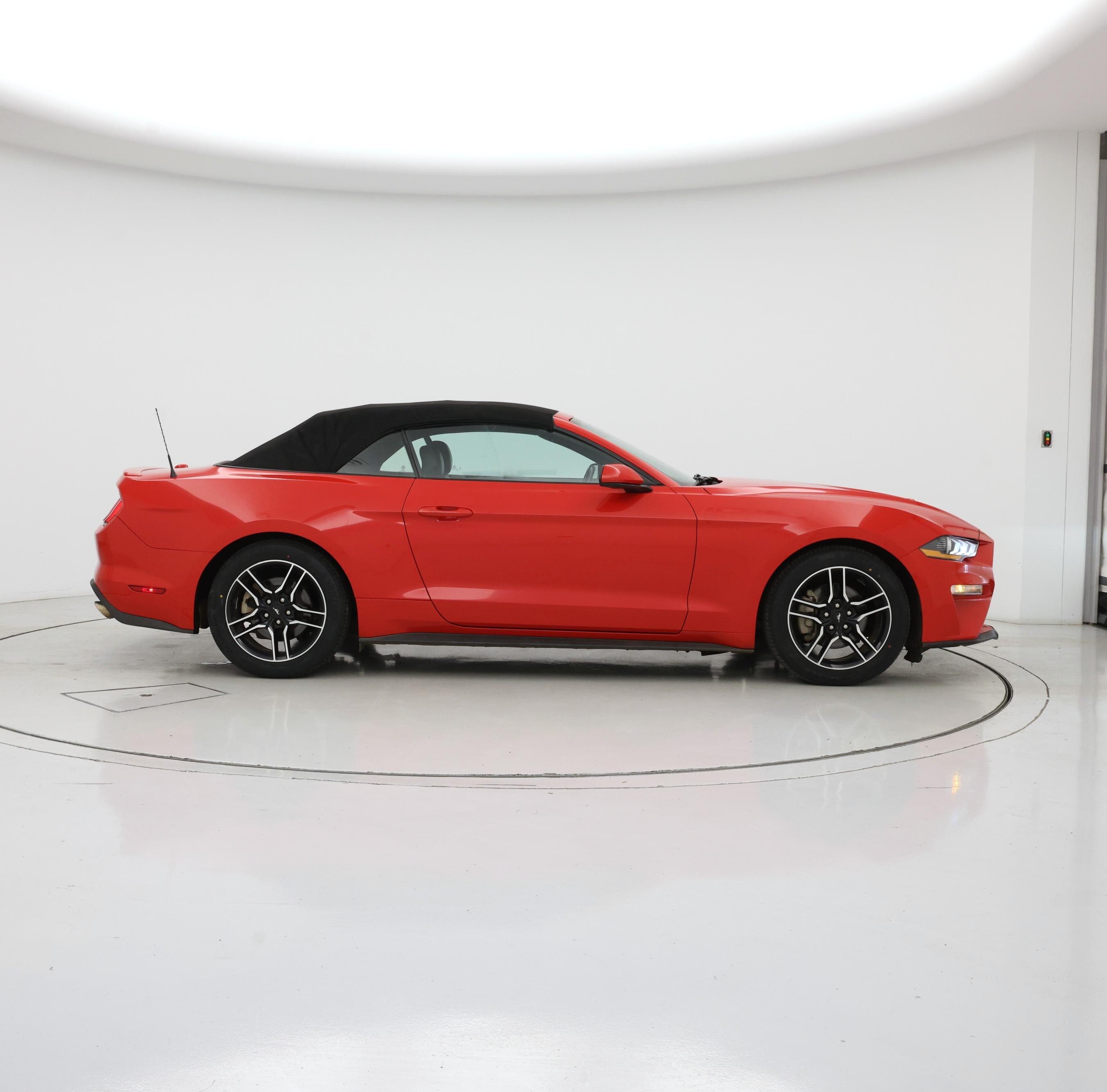 Thumbnail: 2022 Ford Mustang - 7