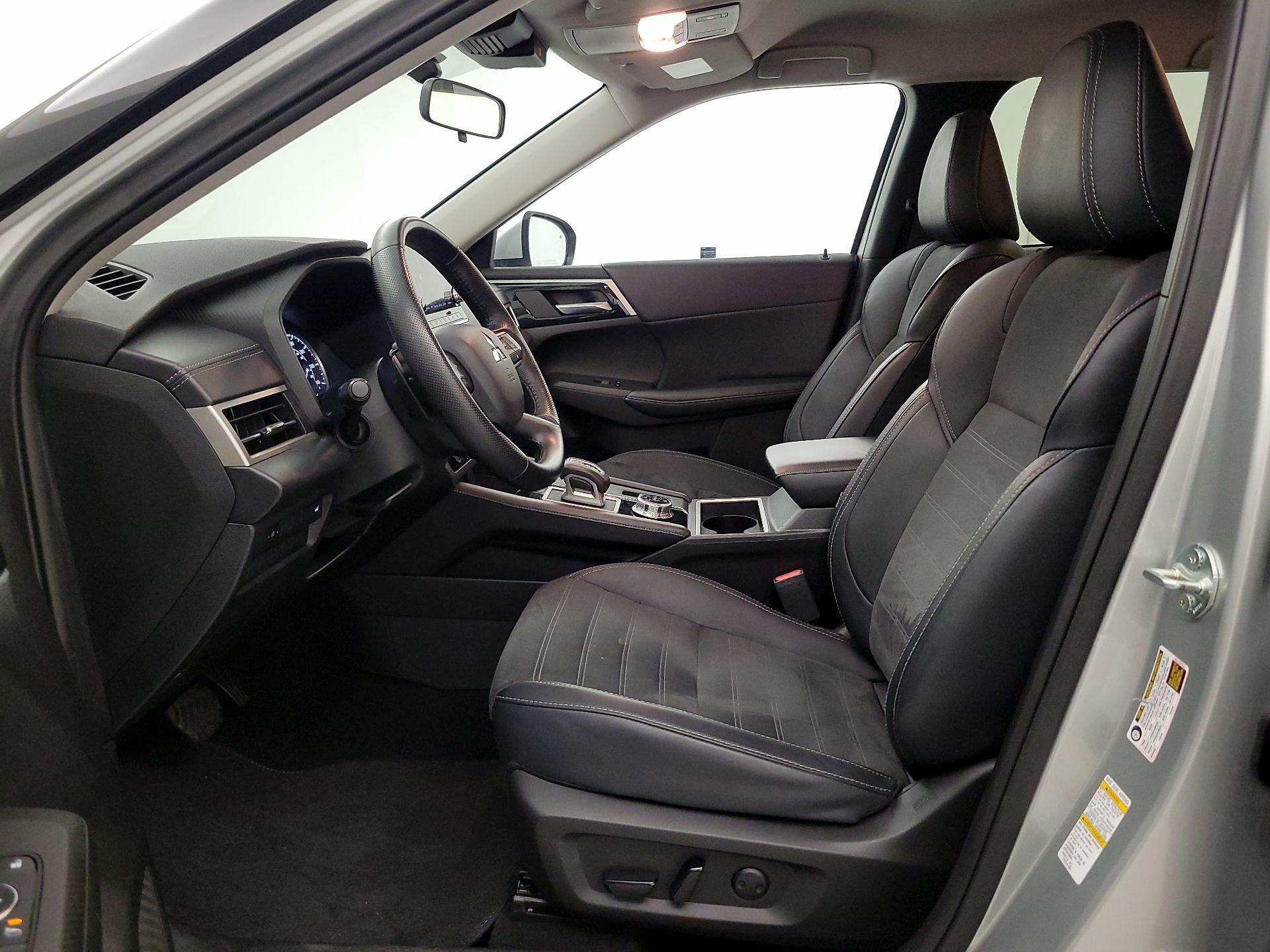 Thumbnail: 2024 Mitsubishi Outlander - 11