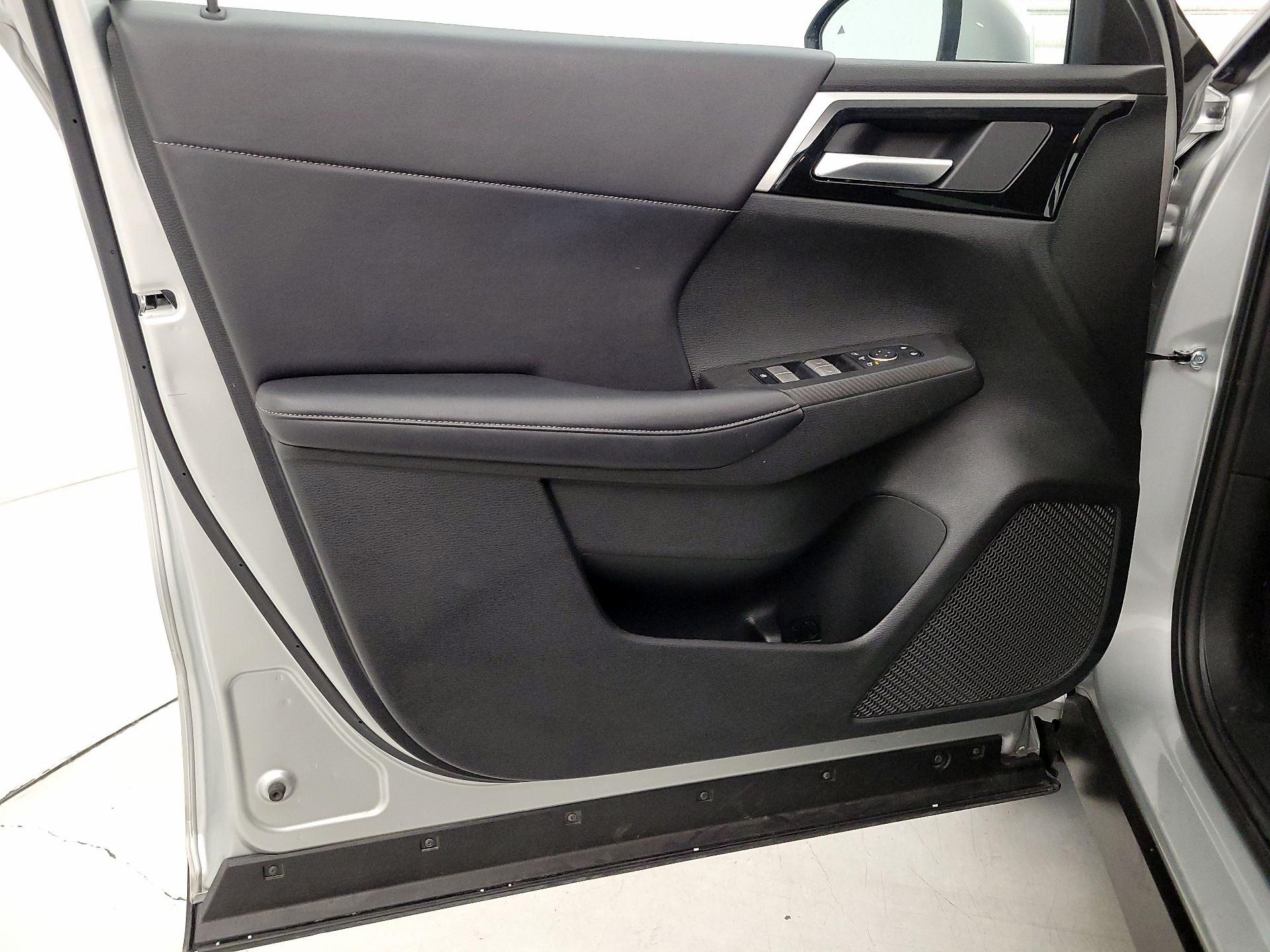 Thumbnail: 2024 Mitsubishi Outlander - 12