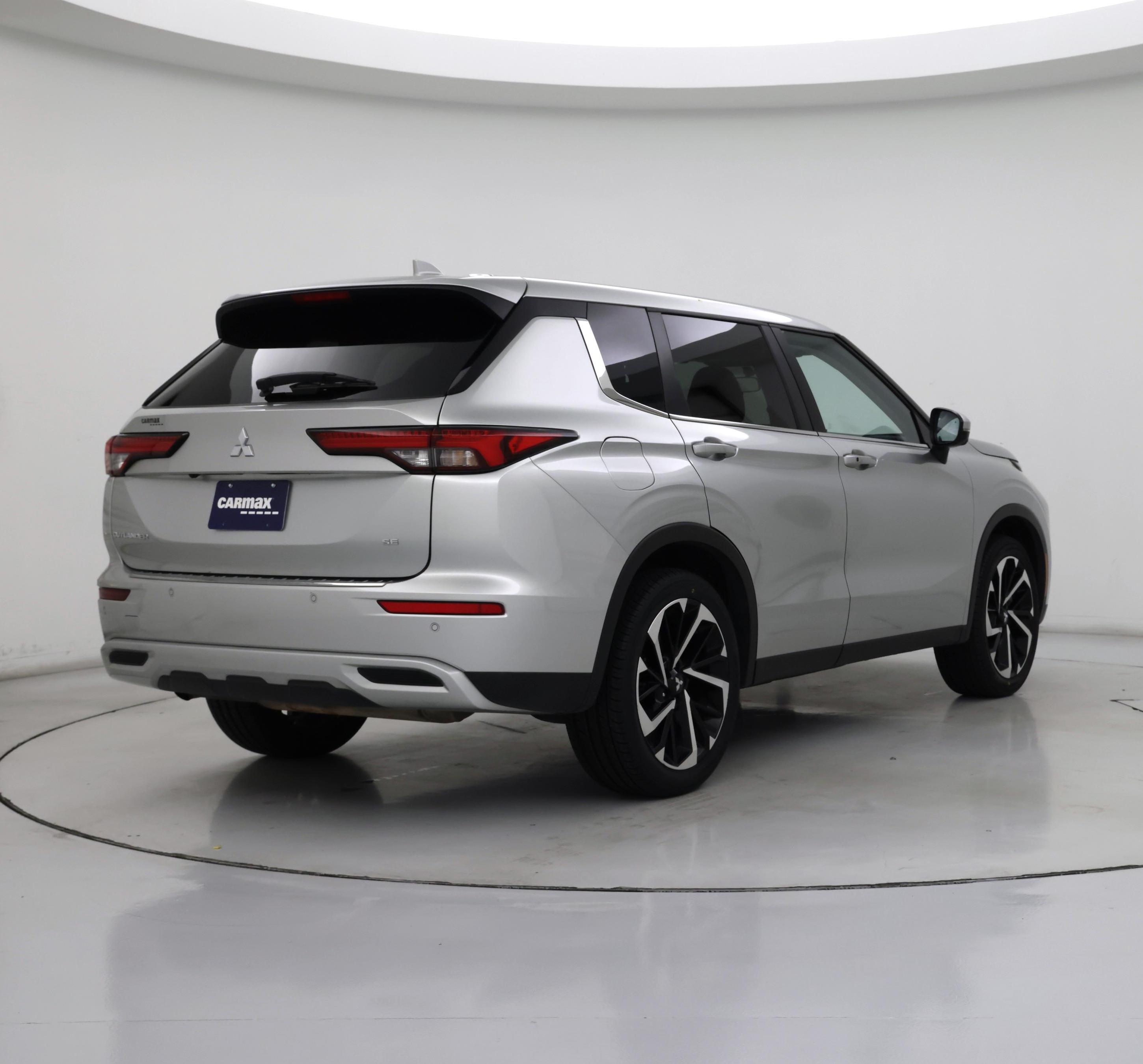 Thumbnail: 2024 Mitsubishi Outlander - 8