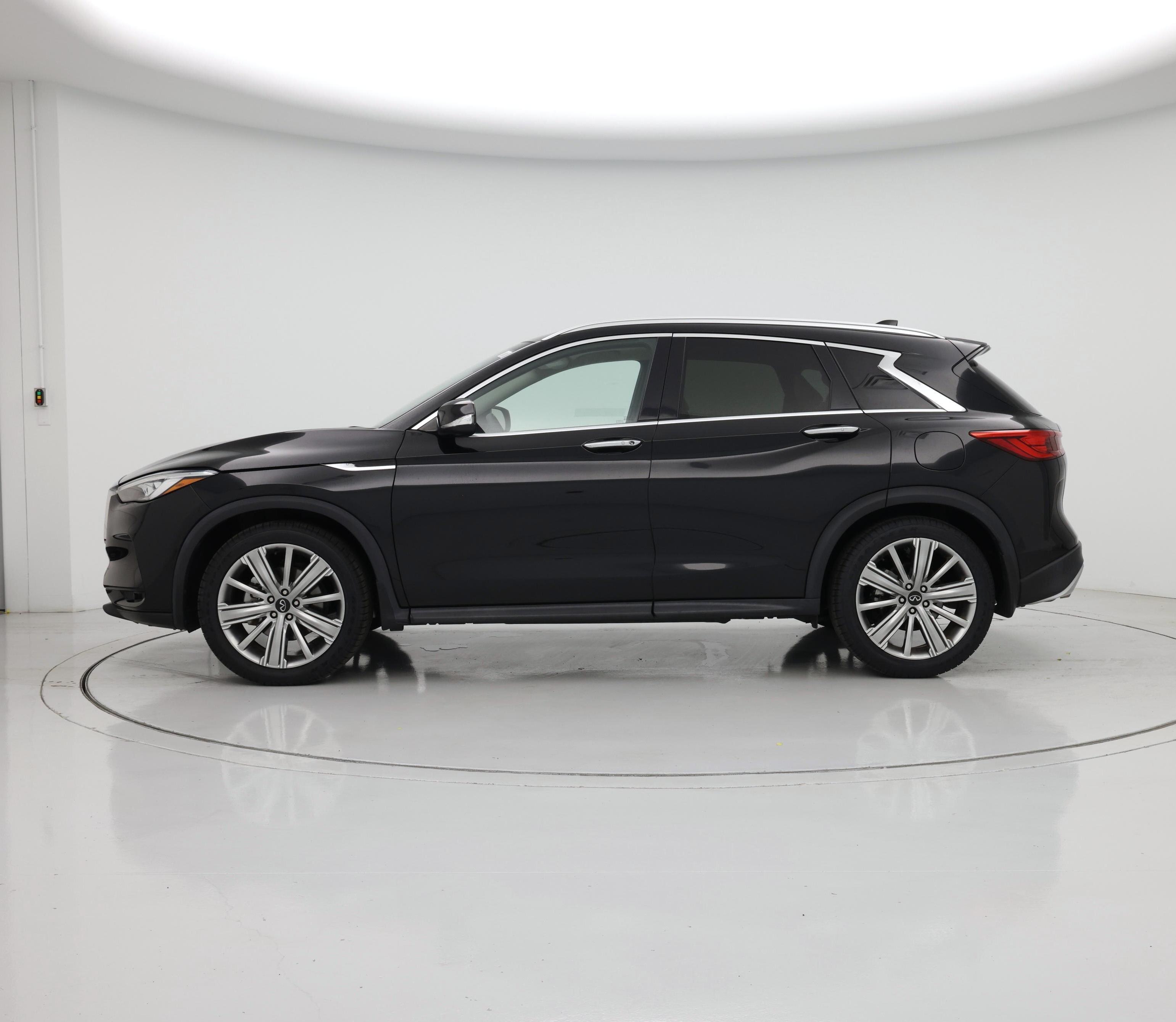 Thumbnail: 2022 INFINITI QX50 - 3