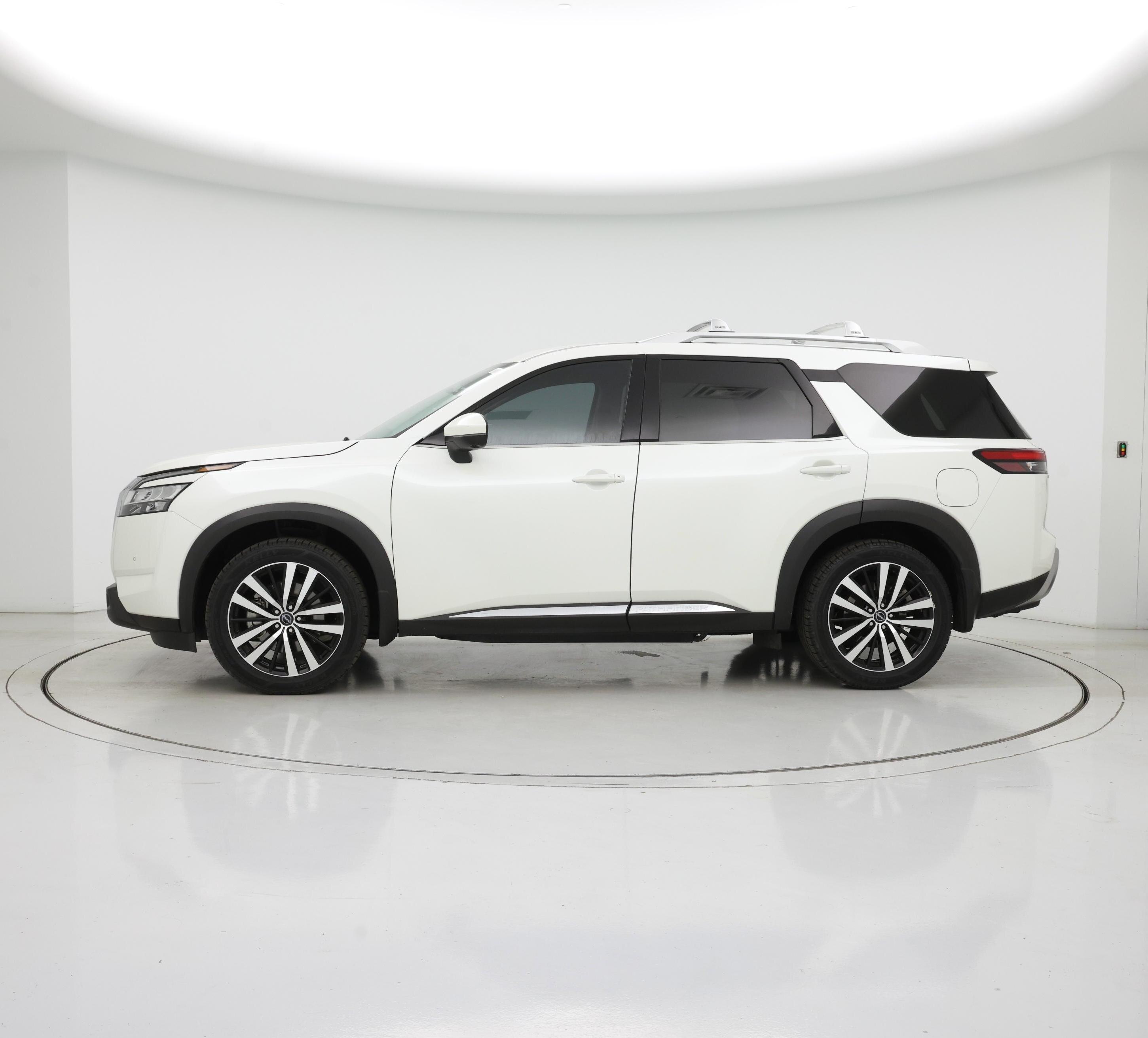 Thumbnail: 2023 Nissan Pathfinder - 3