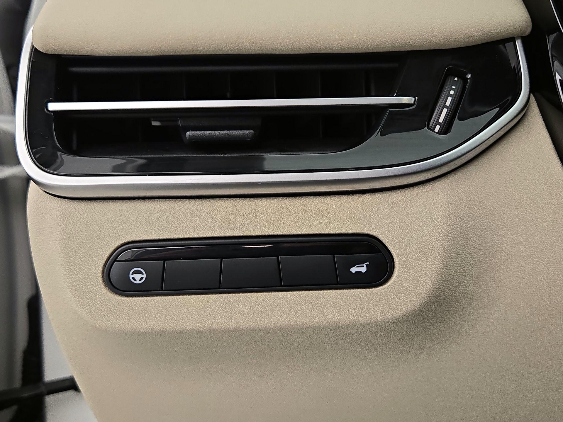 Thumbnail: 2025 INFINITI QX60 - 13